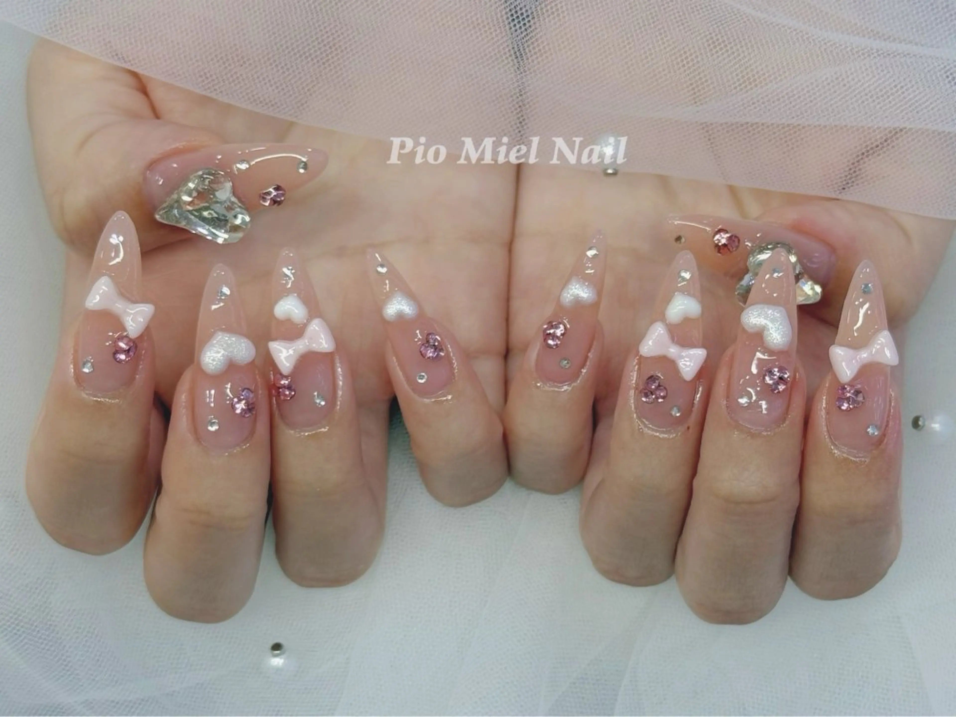 ネイル ガーリー ハート ピンク リボン ストーンネイル ハンドネイル momo 長さだしのネイルデザイン