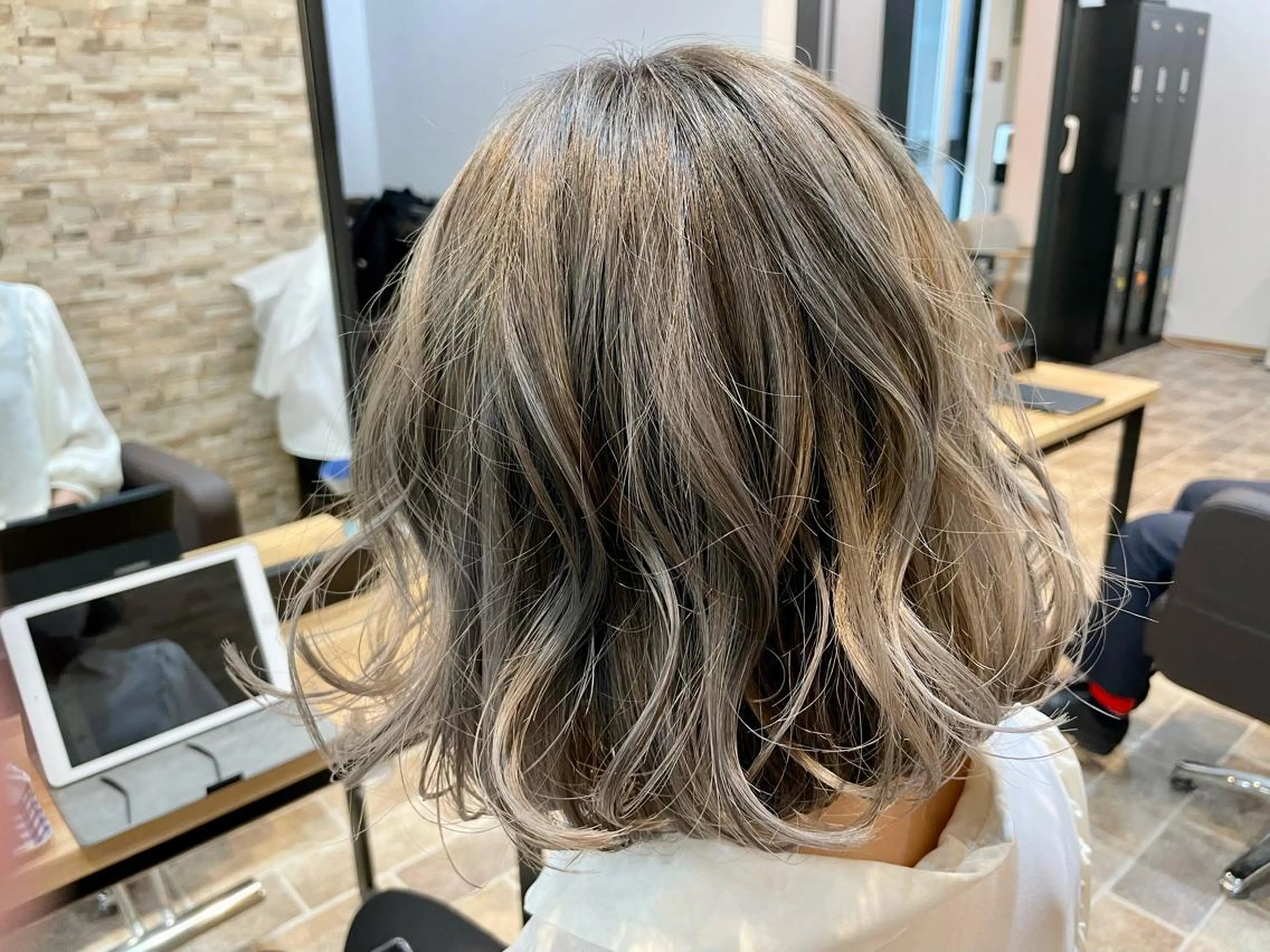 ミディアム SALOWIN心斎橋Suite店所属・ブリーチ毛にもできる 縮毛矯正|鷹司郎のヘアスタイル