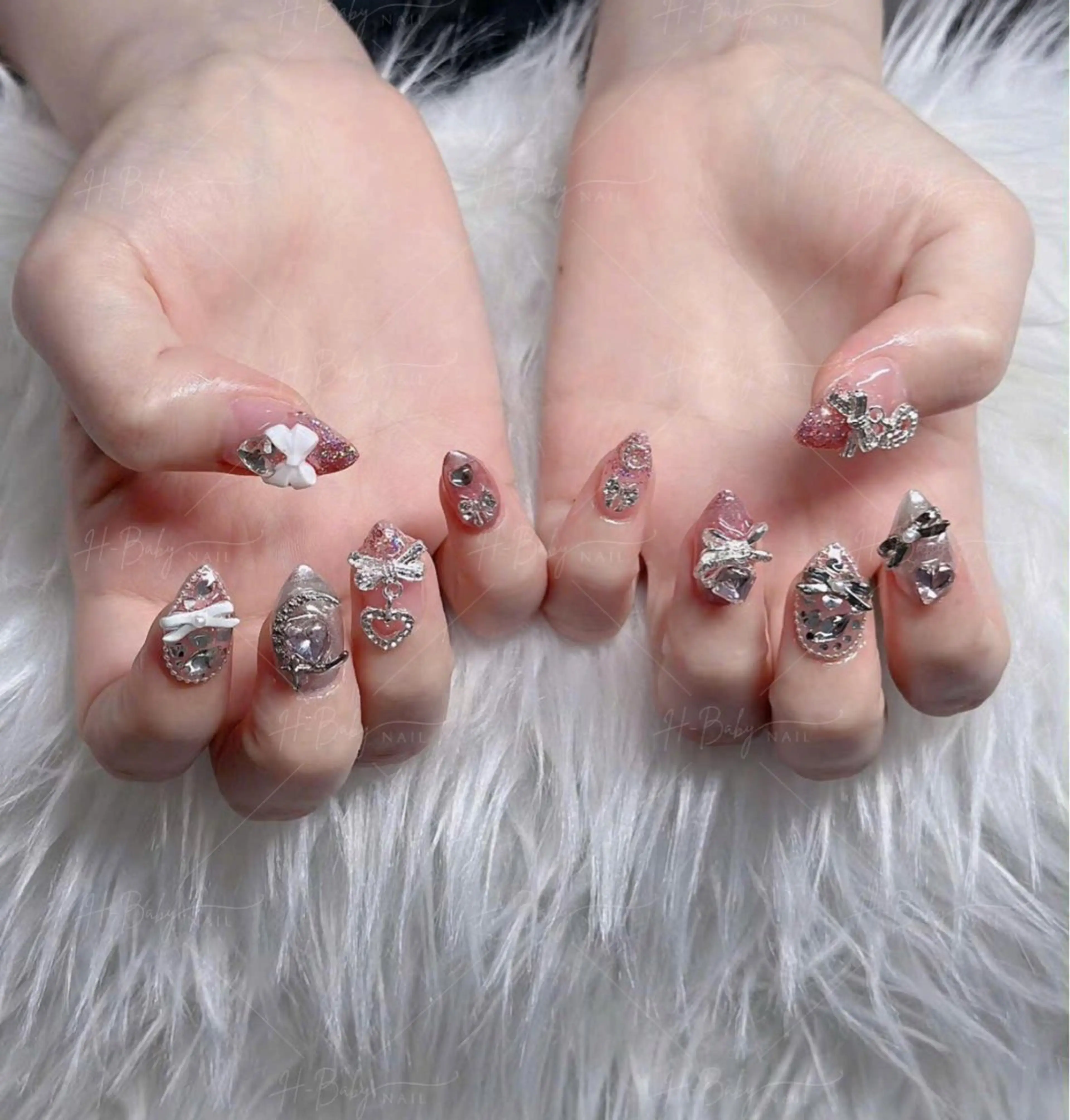 ネイル フレンチネイル ジェルネイル ハロウィン キラキラネイル 韓国ネイル ハンドネイル H.baby Nail Salonのネイルデザイン