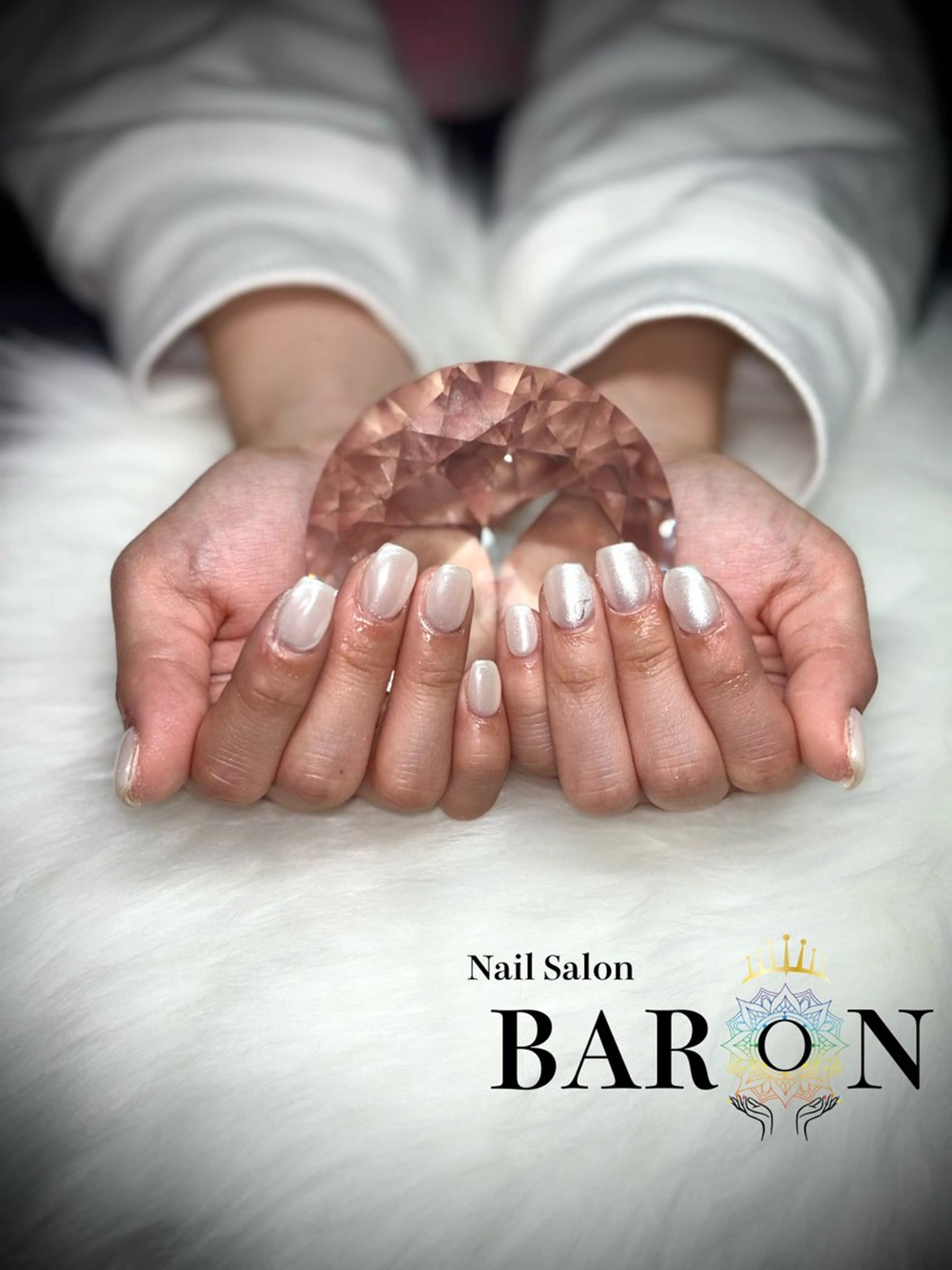 ネイル オーロラネイル ホワイト ハンドネイル ♛︎BARON♛︎ MASHIROのネイルデザイン