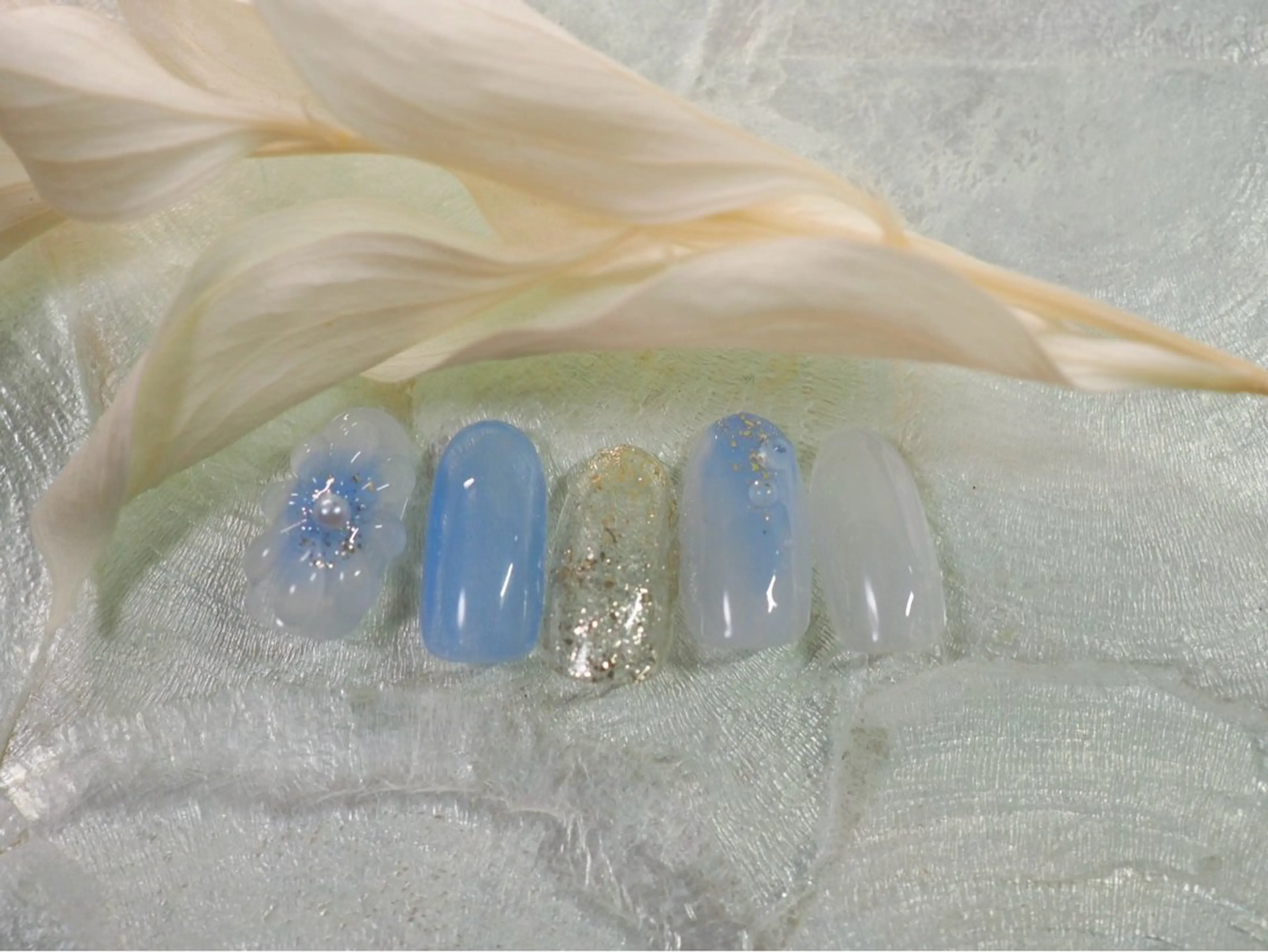 ネイル フラワーネイル ジェルネイル オフィスネイル パラジェル ぷっくりネイル ハンドネイル kiki nail &brow二子玉川の眉毛・アイブロウイメージ