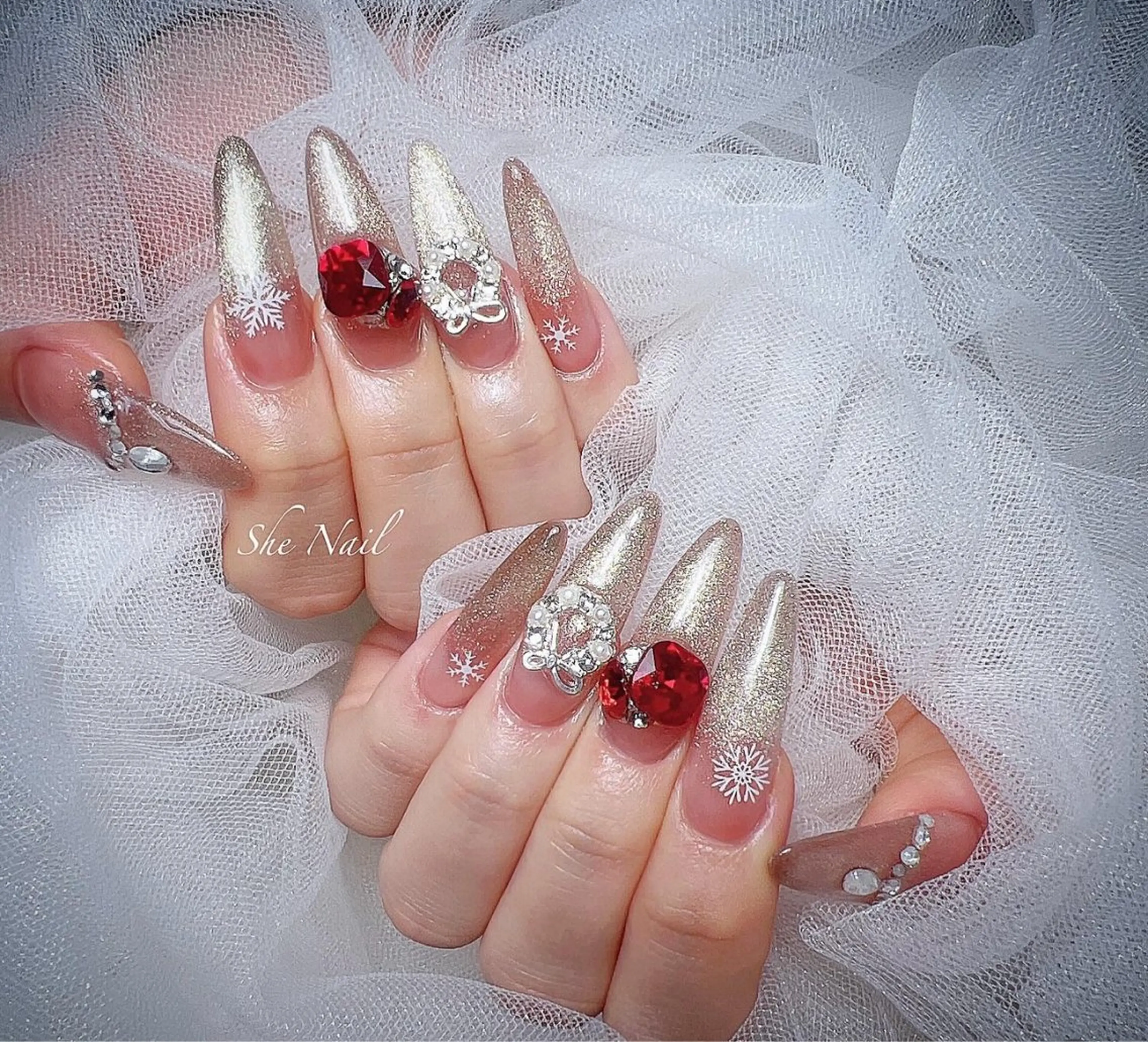 ネイル チークネイル 長さ出し グラデーション ラメ(グリッター) ラメグラデーション ハンドネイル She   Nail所属・ISA_ BELLAのネイルデザイン