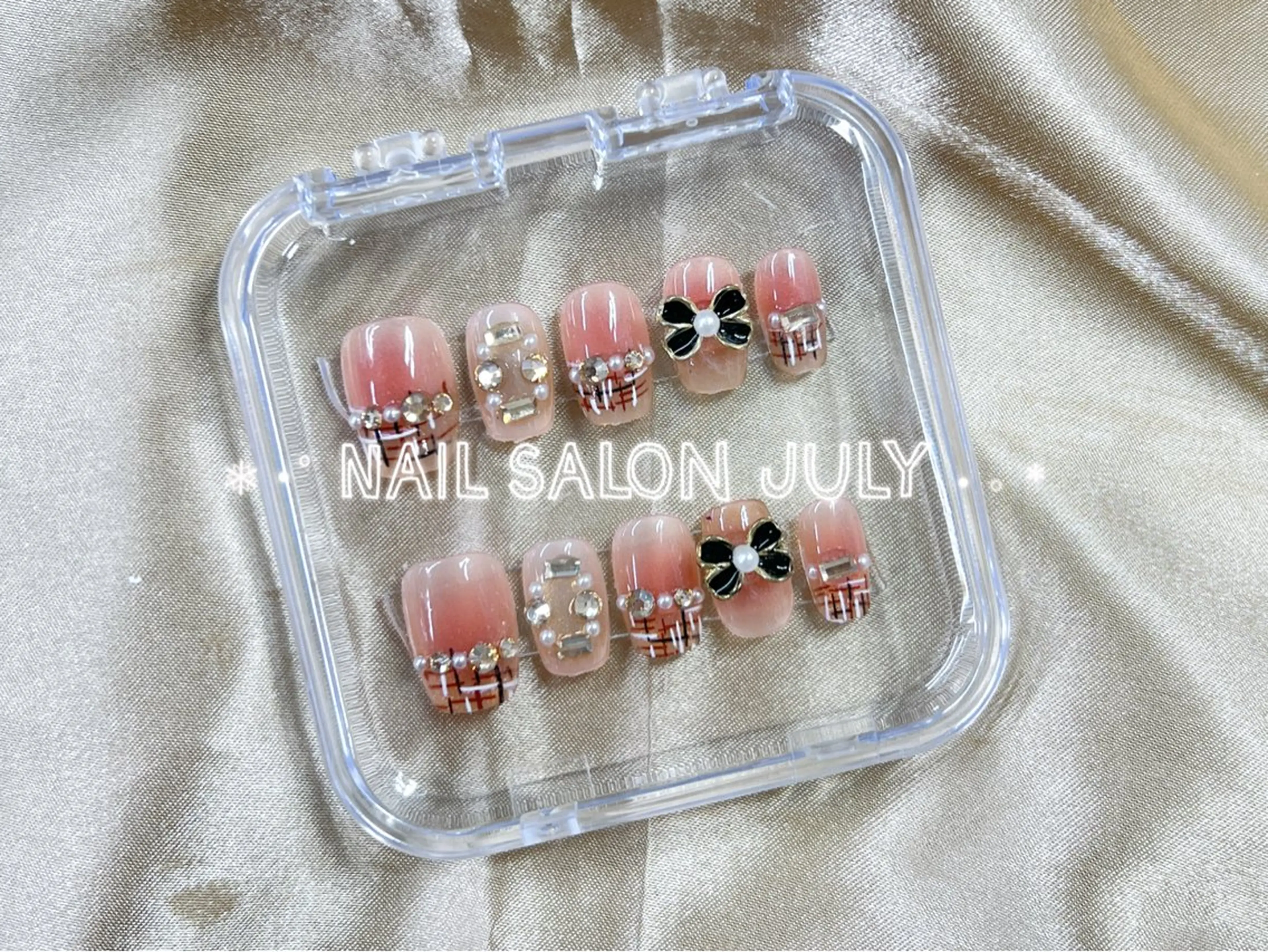 ネイル アートネイル オーロラネイル ジェルネイル ガーリー キラキラネイル ハンドネイル July Salonのネイルデザイン