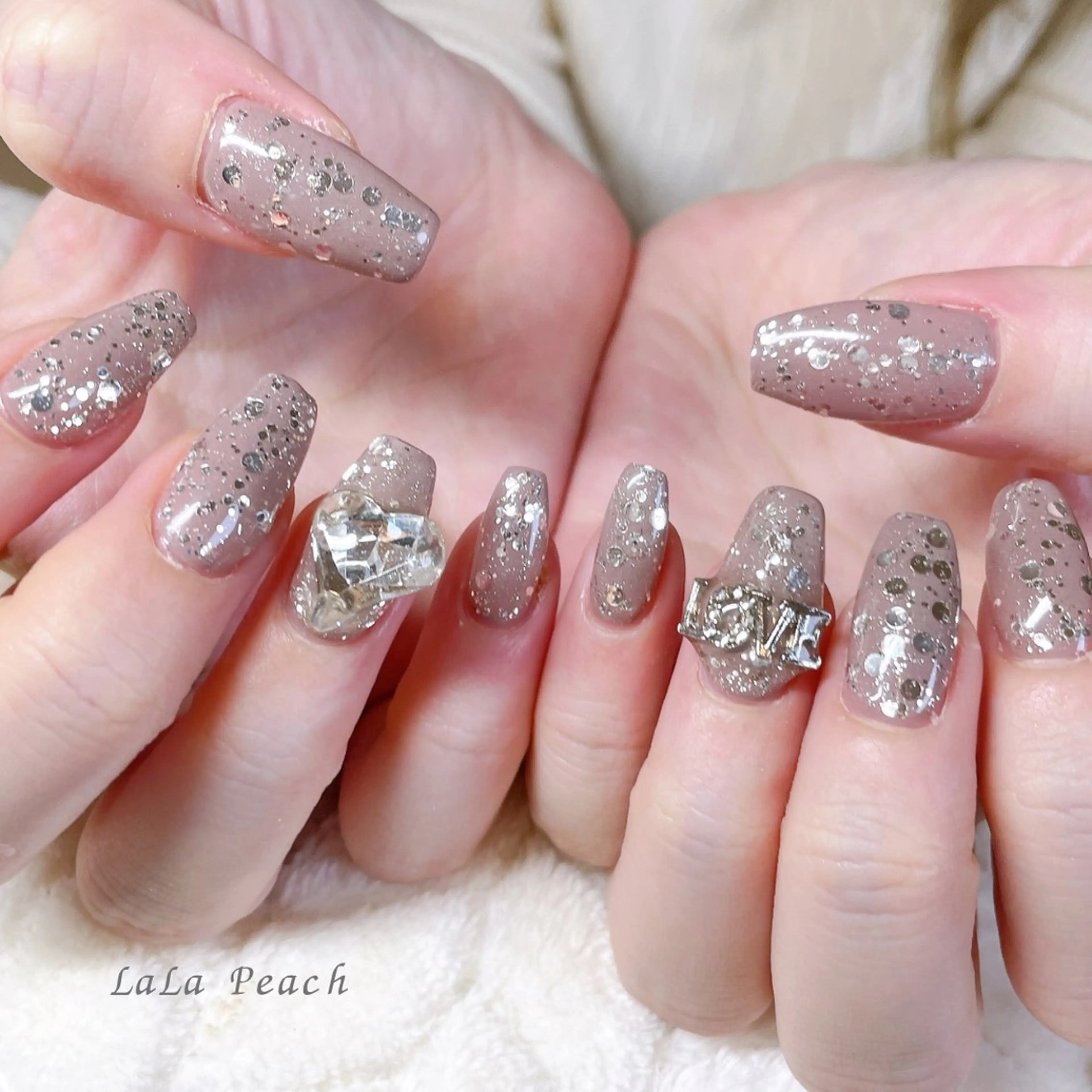 ネイル ジェルネイル ホログラムネイル キラキラネイル ワンカラーネイル ハンドネイル LaLa Peach 福岡のマツエク・マツパデザイン