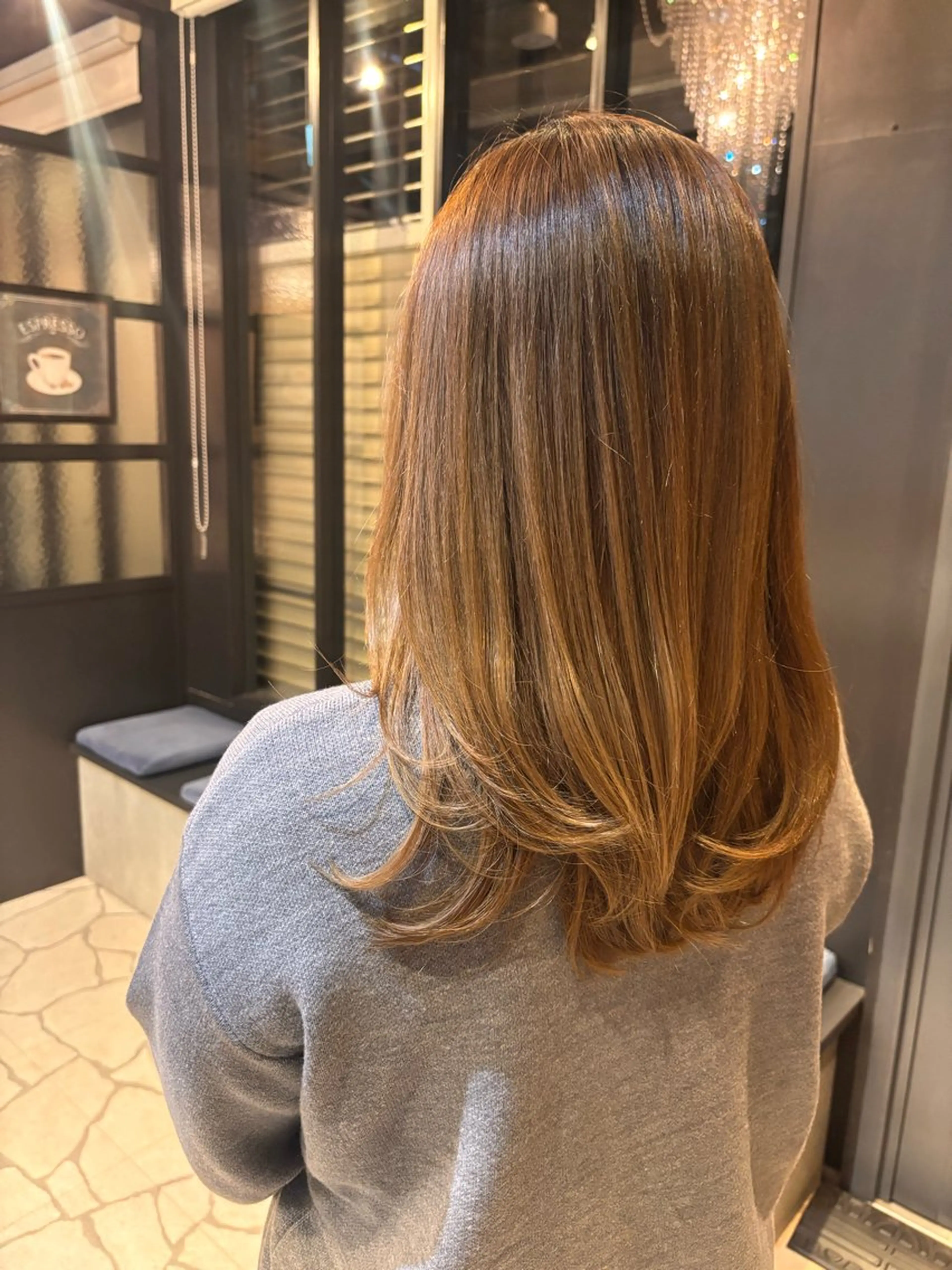 ミディアム レイヤーカット🤍 Chieのヘアスタイル