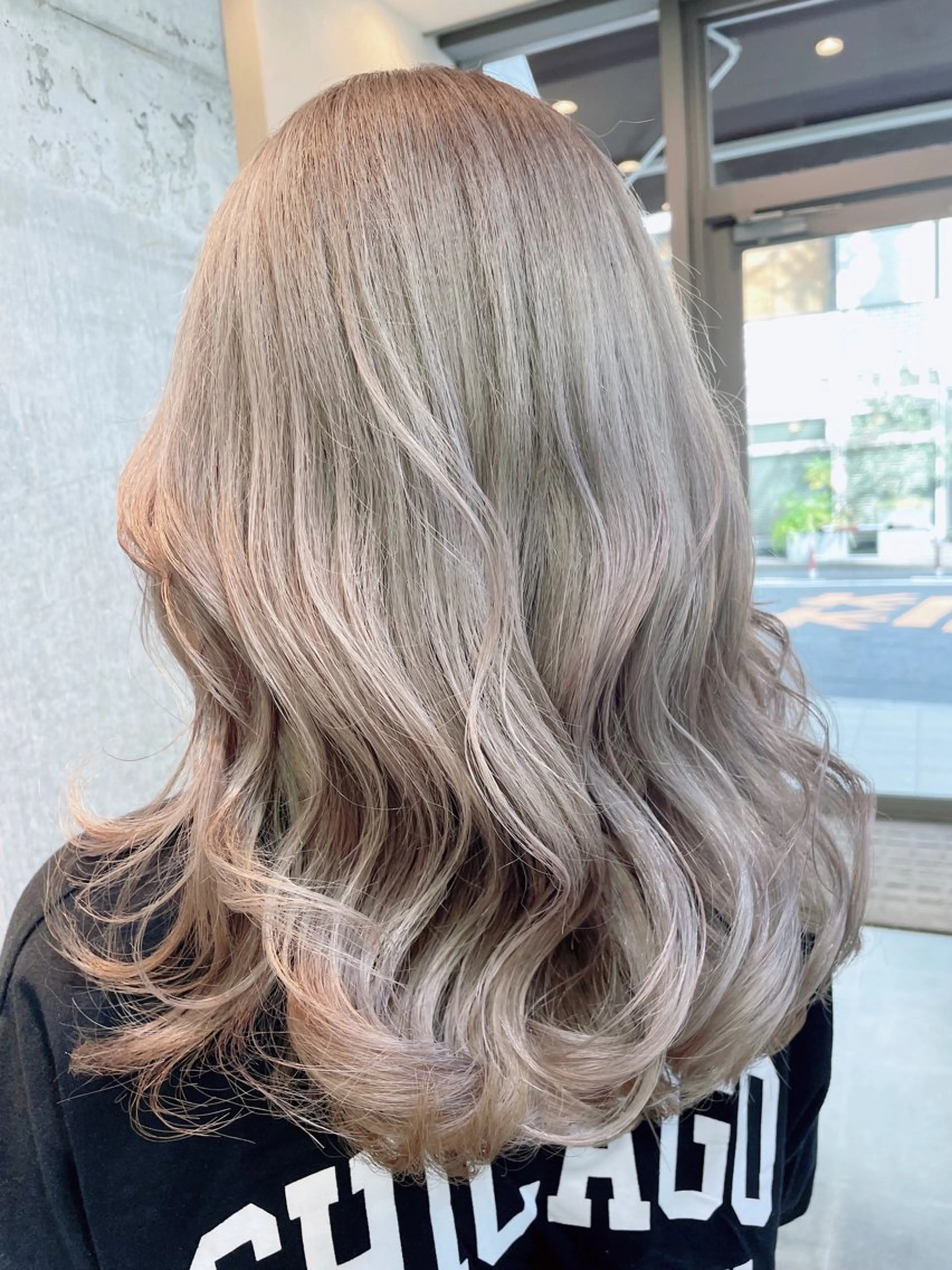 セミロング カラー 塩崎 明菜のヘアスタイル