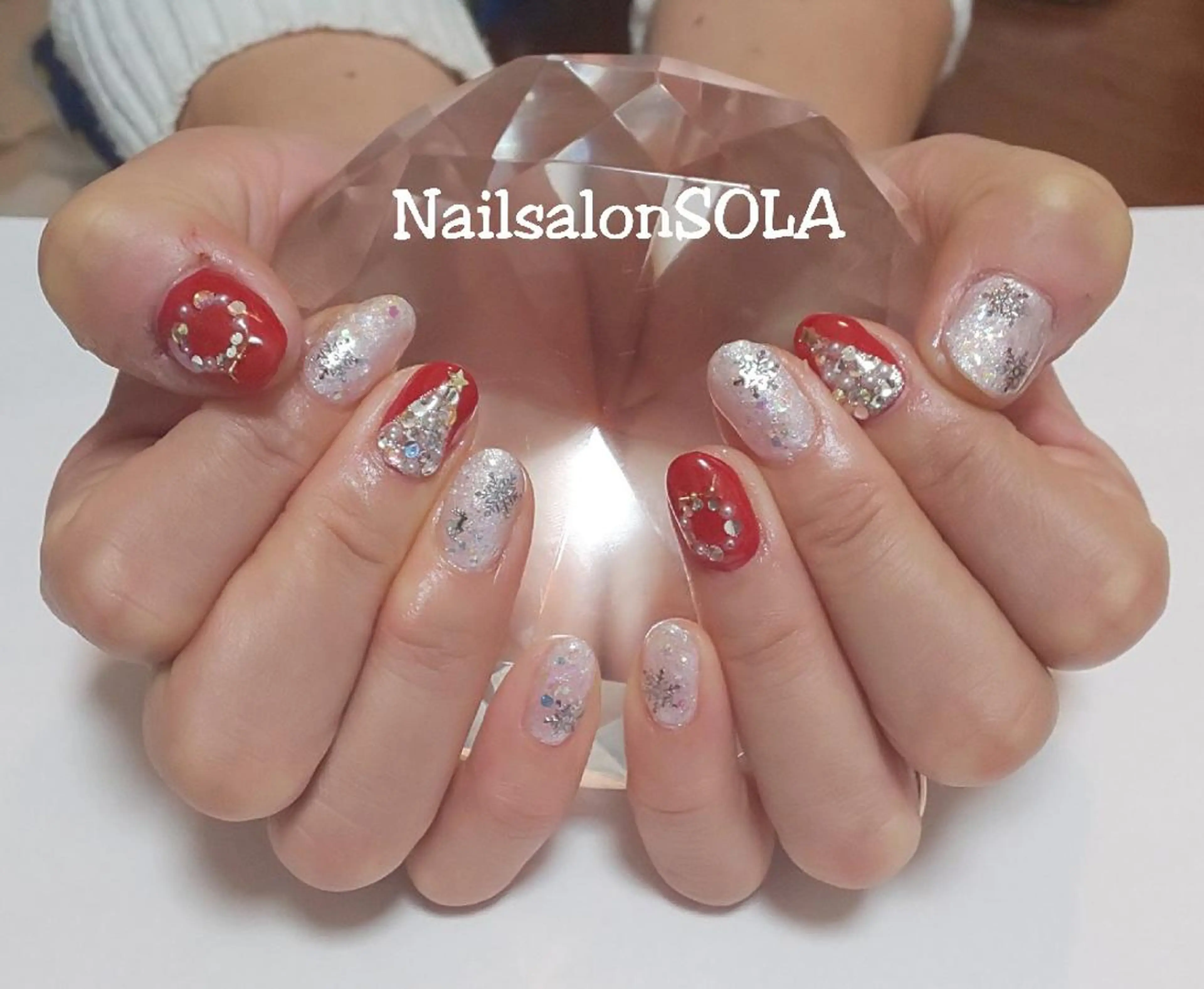ネイル 赤色 ホワイト 冬ネイル クリスマス ハンドネイル 田代 夏子のネイルデザイン