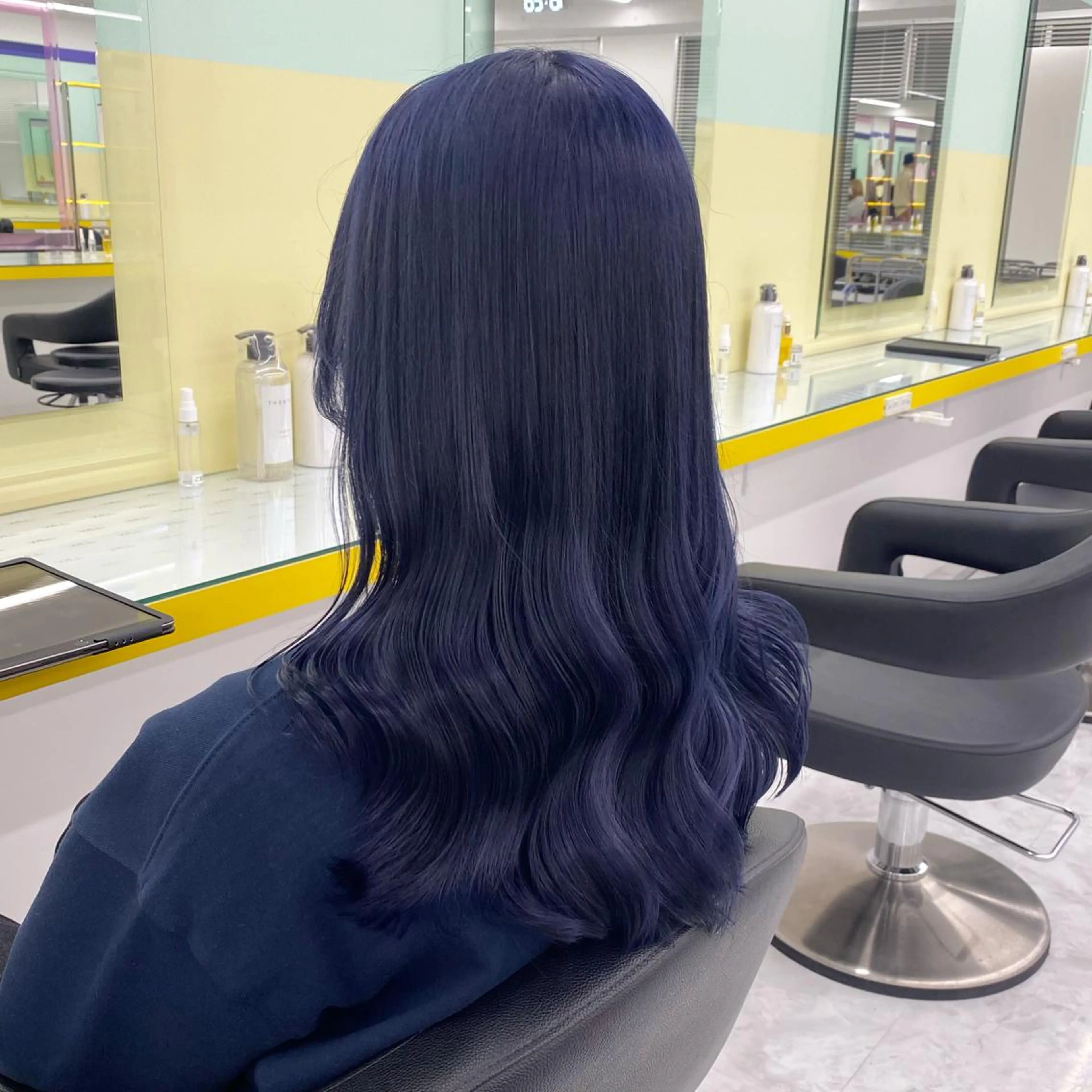ロング カラー パーマ ヘアアレンジ メンズ キッズ ネイル マツエク・マツパ アイブロウ ブルーカラー ネイビーカラー ブルー ネイビー Lumo所属・💖横浜ブリーチなし 💖MIHOのヘアスタイル