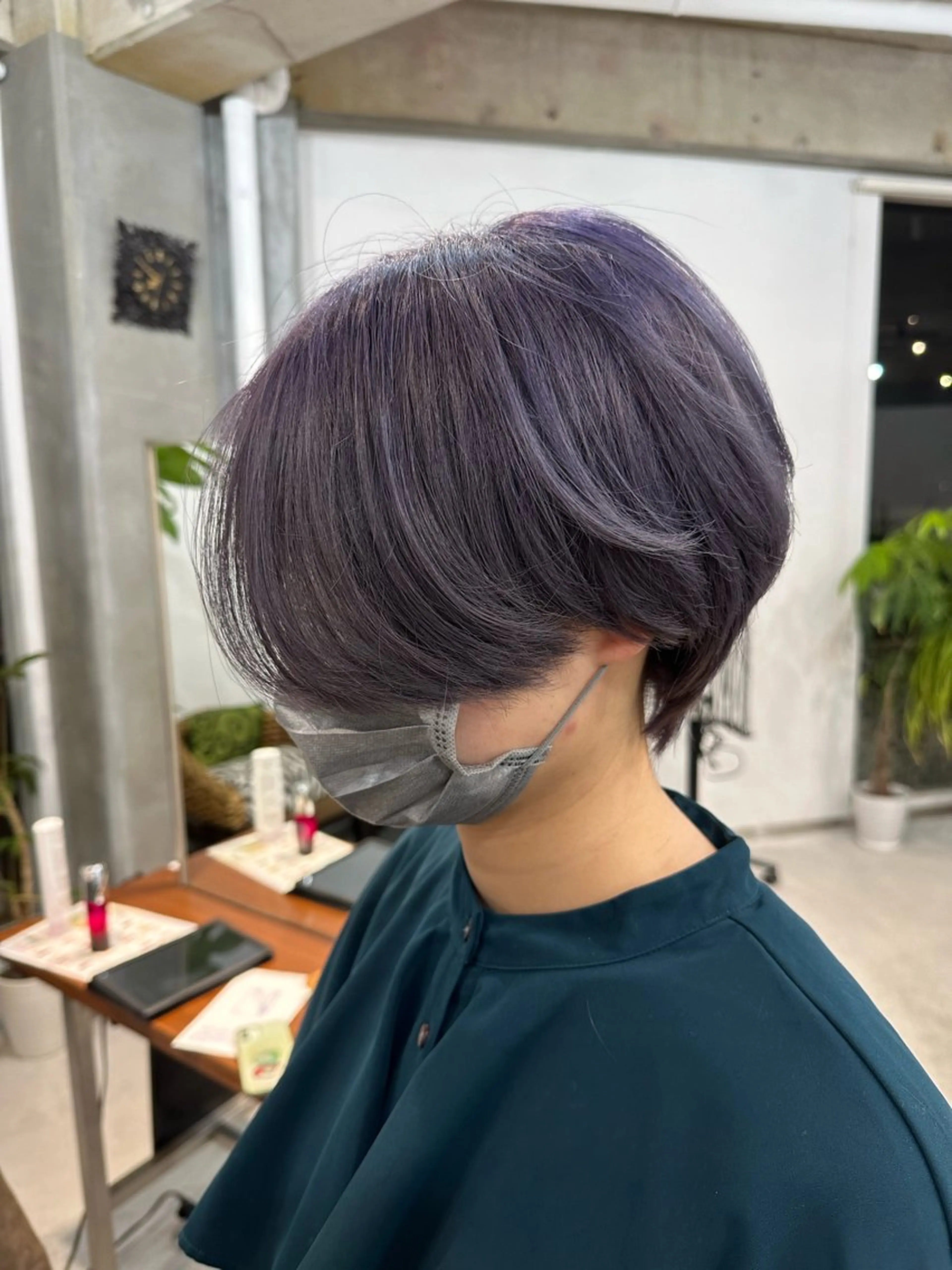 ショート ハンサムショート パープルカラー ショートヘア カット ヘアカラー カイリ /レイヤーカットのヘアスタイル