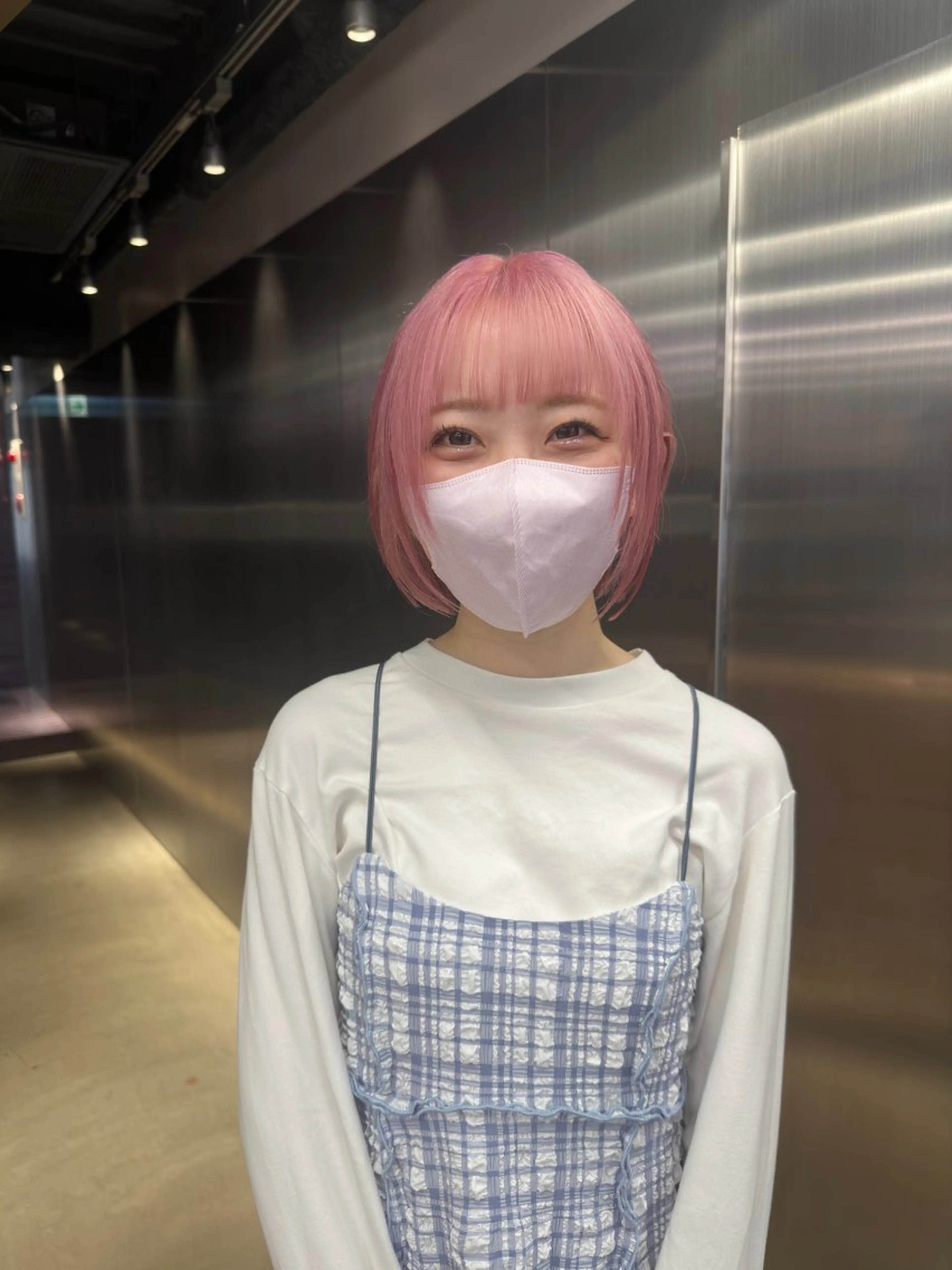 ショート カラー ピンクカラー ホワイトピンク ヘアカラー トリートメント 鈴木/ミルクティー/ ブリーチ/ボブ/のヘアスタイル