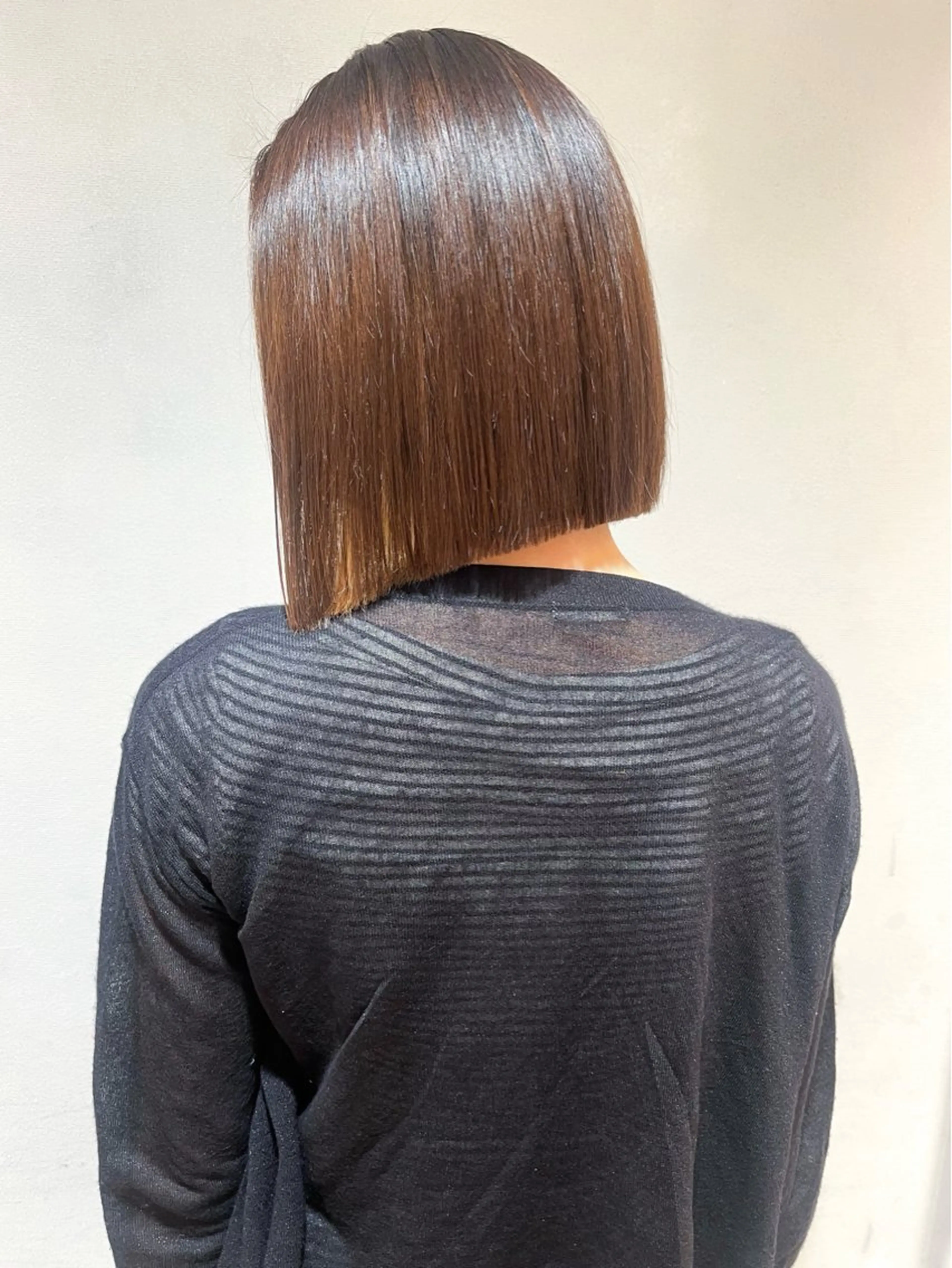 ショート カラー カット 縮毛矯正 地毛風ストレート ミニボブ🌷江梨🍎のヘアスタイル