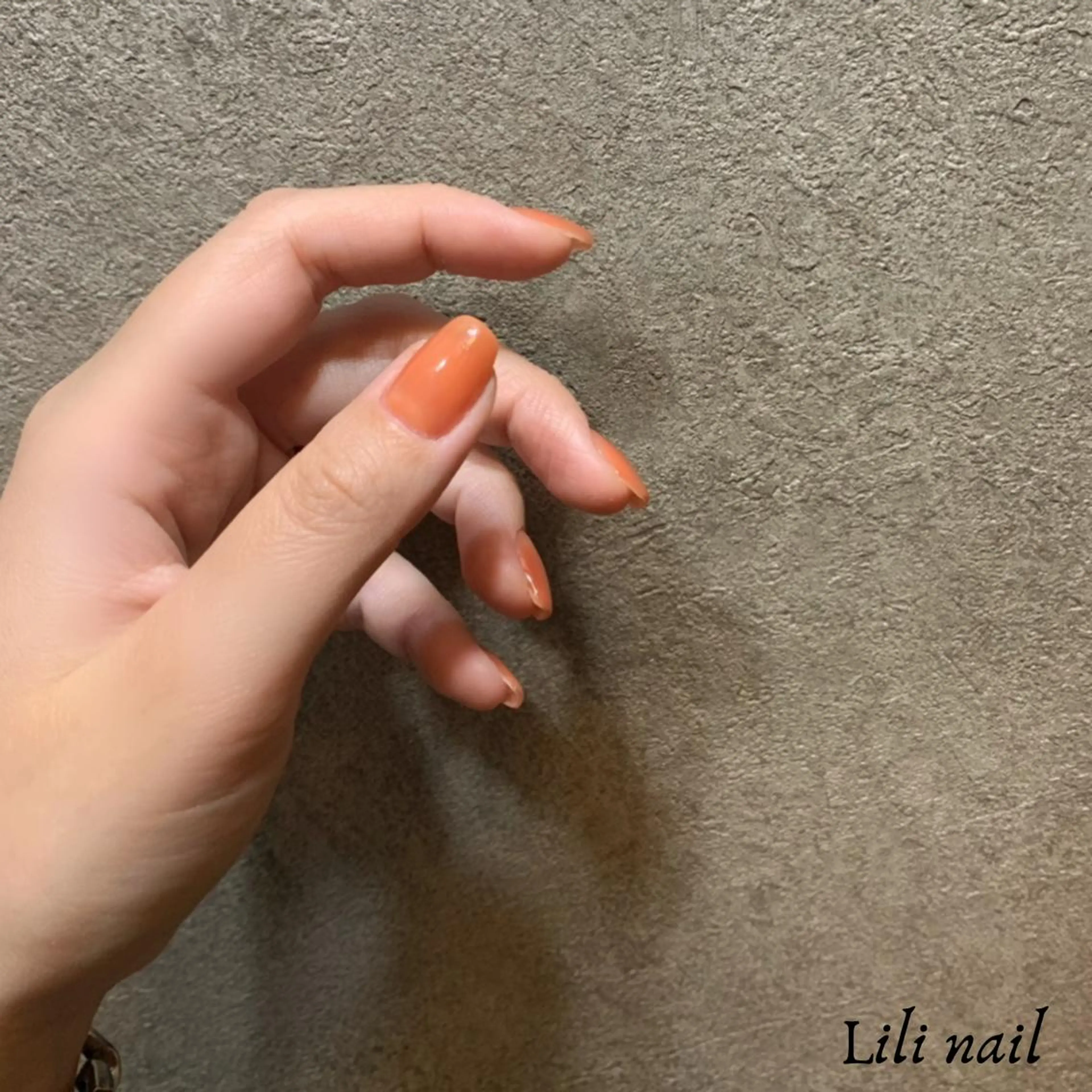 ネイル オレンジ 黄色 ハンドネイル Lili beauty salon所属・Lilibeauty salonのネイルデザイン