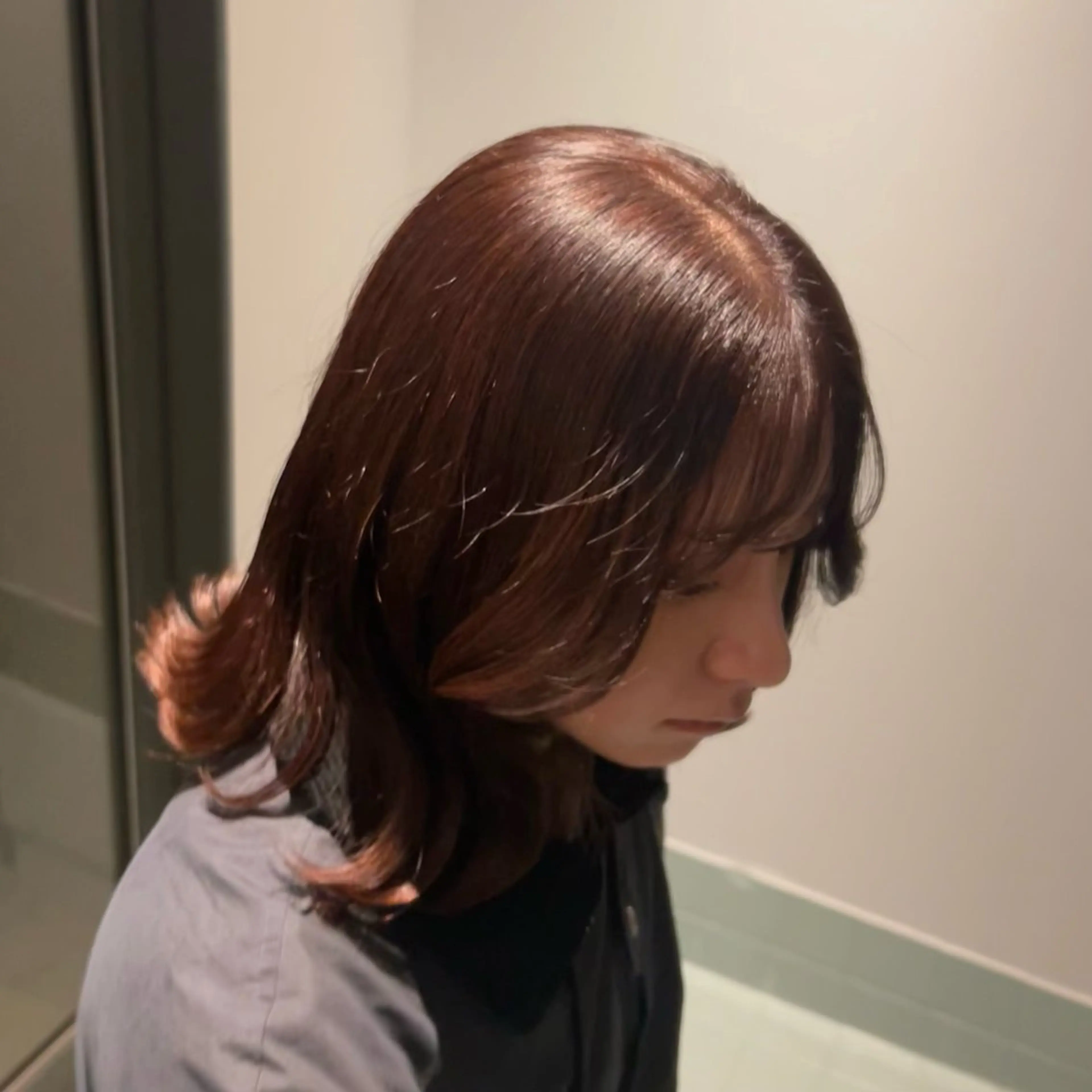 ミディアム カラー MUKU 市川 莉花のヘアスタイル
