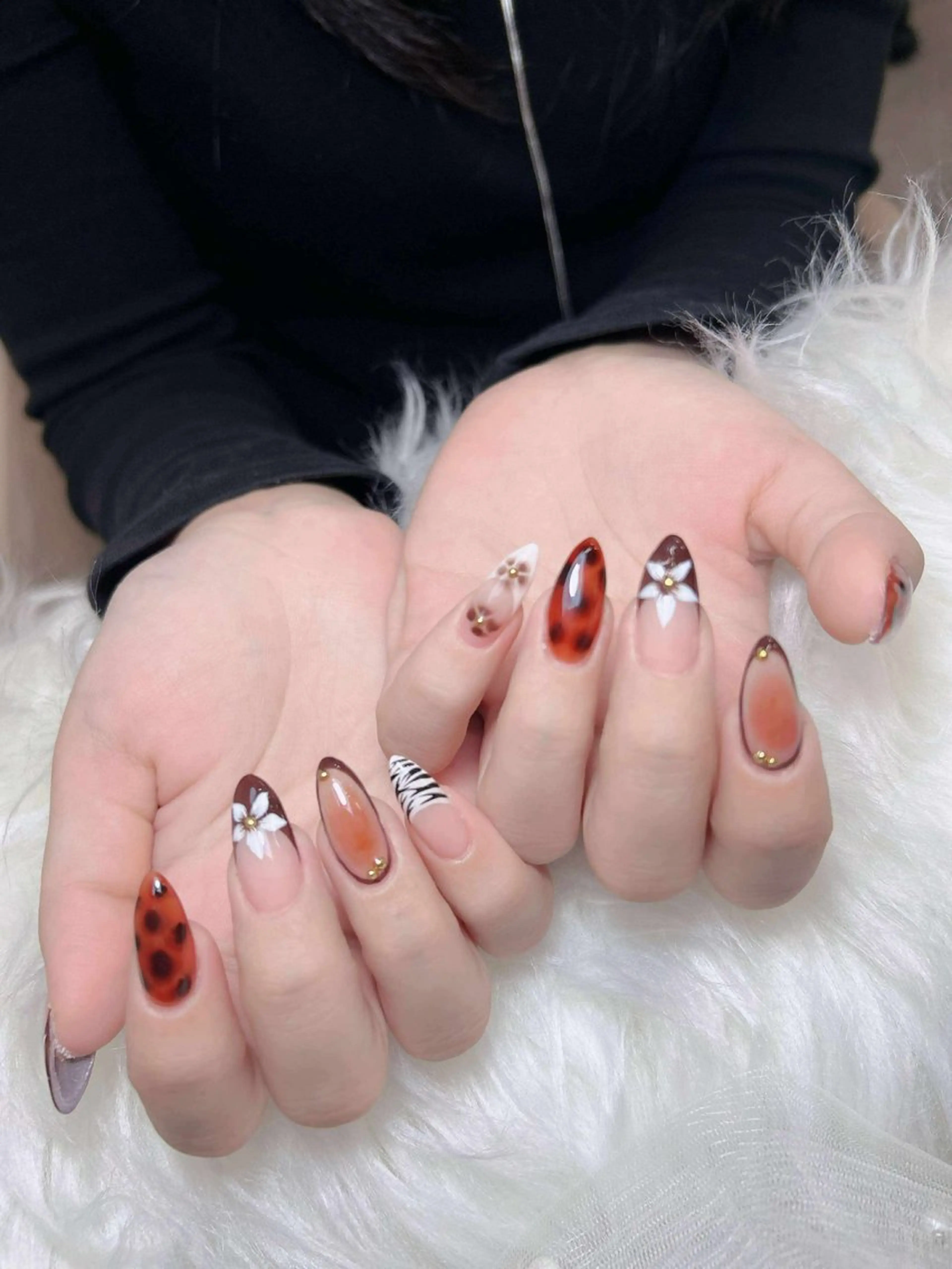 ネイル オーロラネイル チークネイル フットネイル フレンチネイル ハロウィン ハンドネイル Lumi Nail 新大久保3‘のネイルデザイン