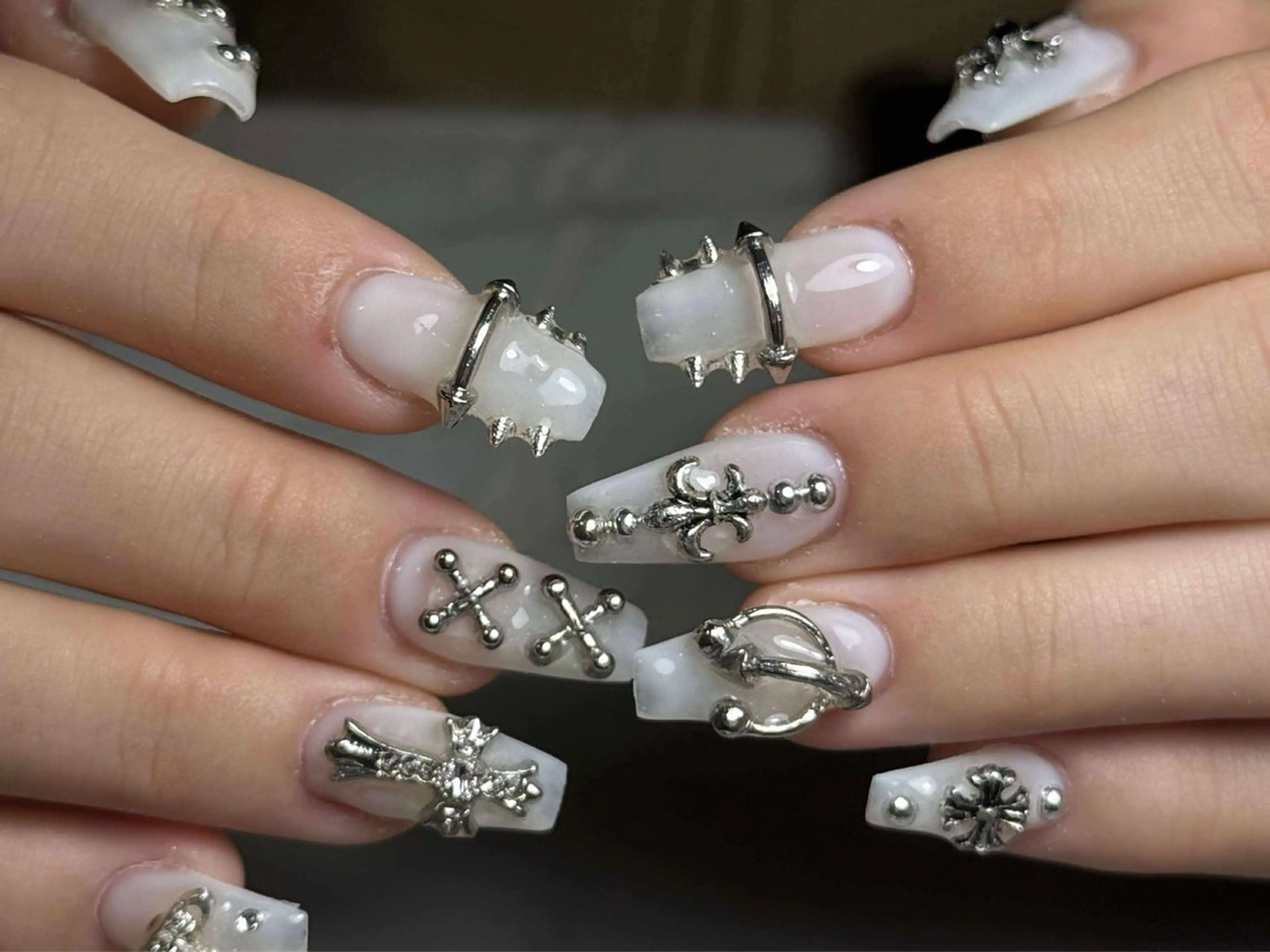 ネイル アートネイル フレンチネイル ジェルネイル グラデーション 韓国ネイル ハンドネイル ハンドケア さくら💮💮 【オフ無料】のネイルデザイン