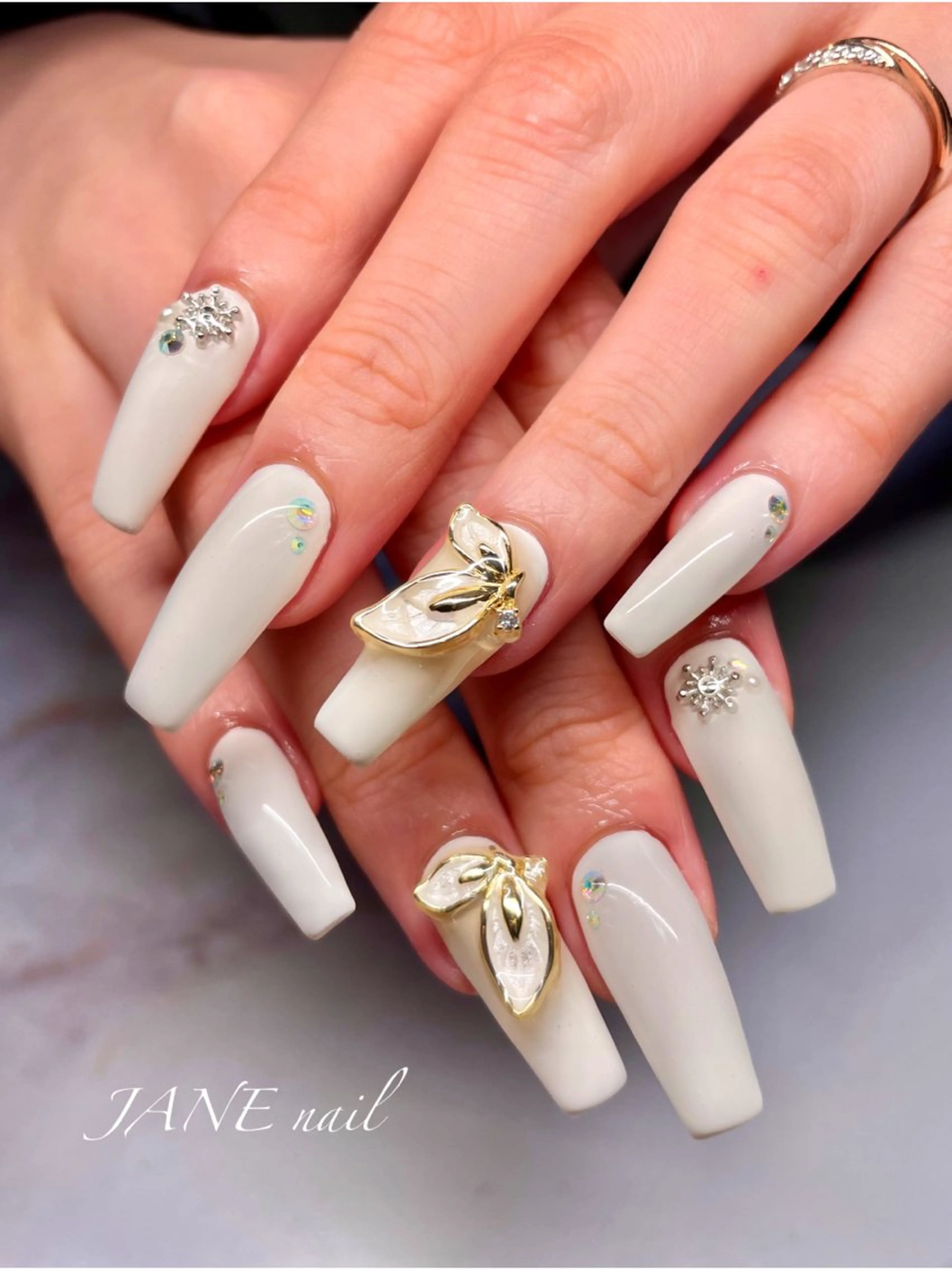 ネイル ロングネイル シンプルネイル スクエアネイル ホワイト 冬ネイル ハンドネイル Nail Salon JANEのネイルデザイン