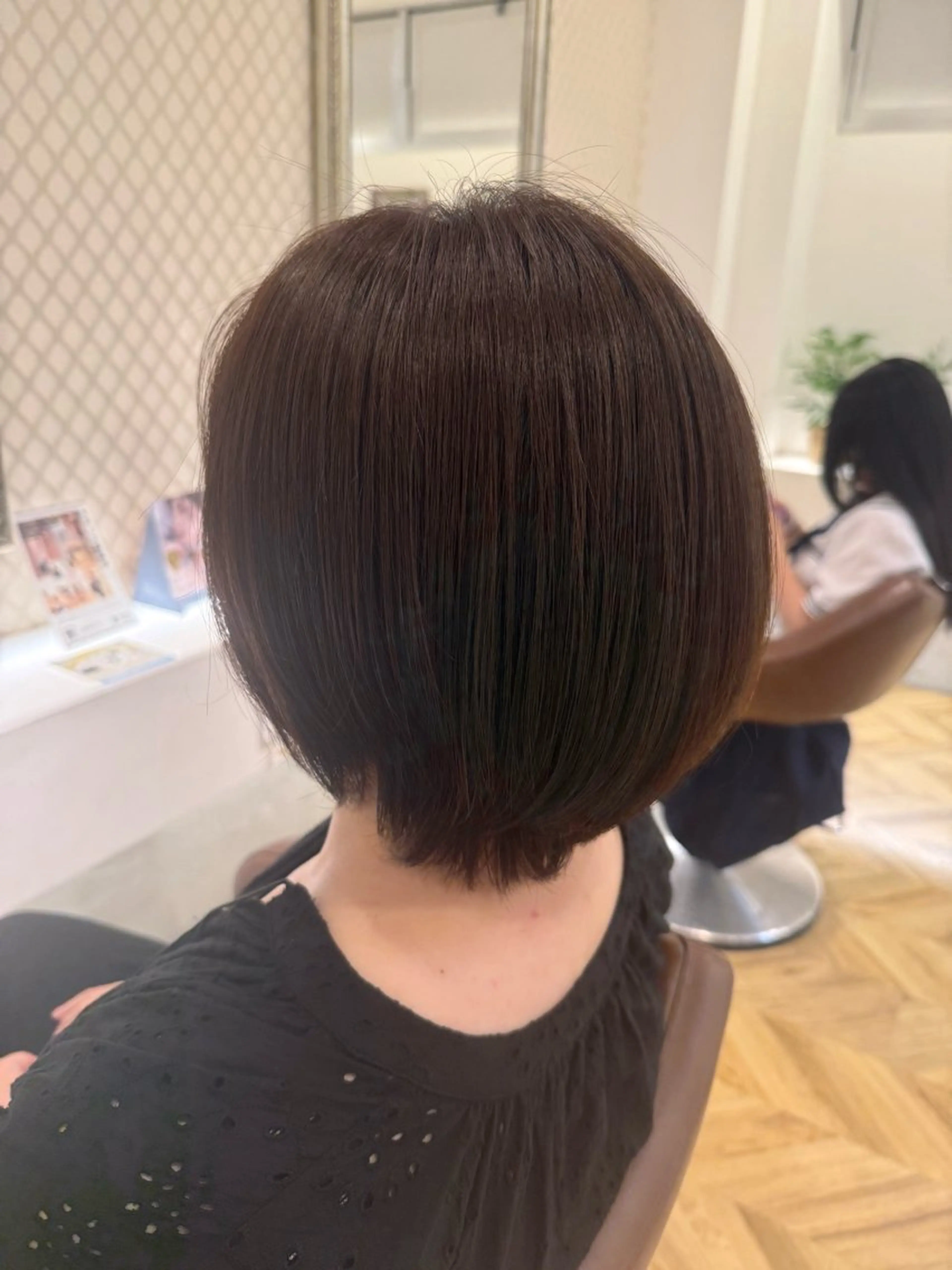 ショート カラー 新美 木乃美のヘアスタイル