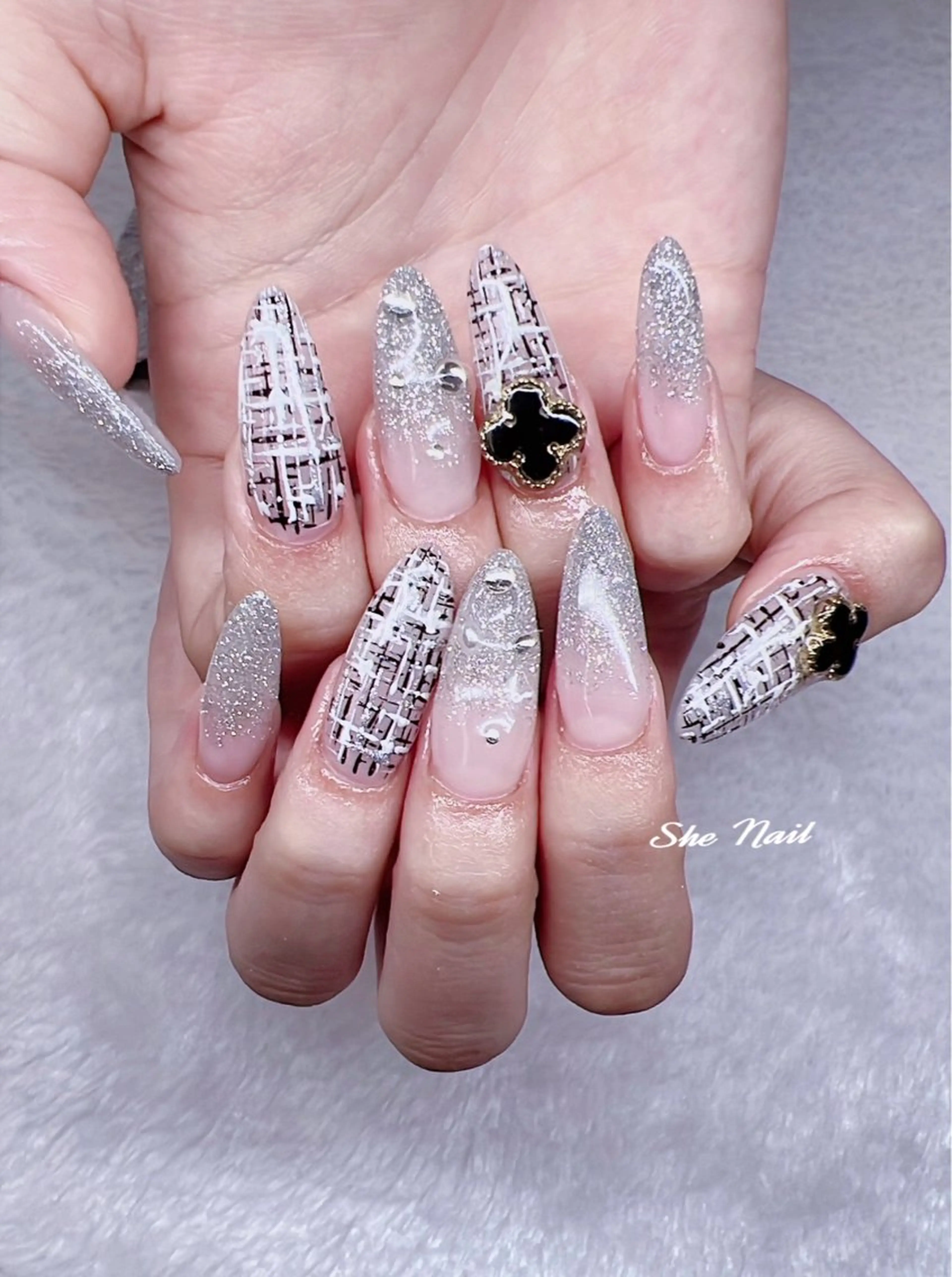 ネイル チークネイル 長さ出し フレンチネイル ハート キラキラネイル ハンドネイル She   Nail所属・ISA_ BELLAのネイルデザイン