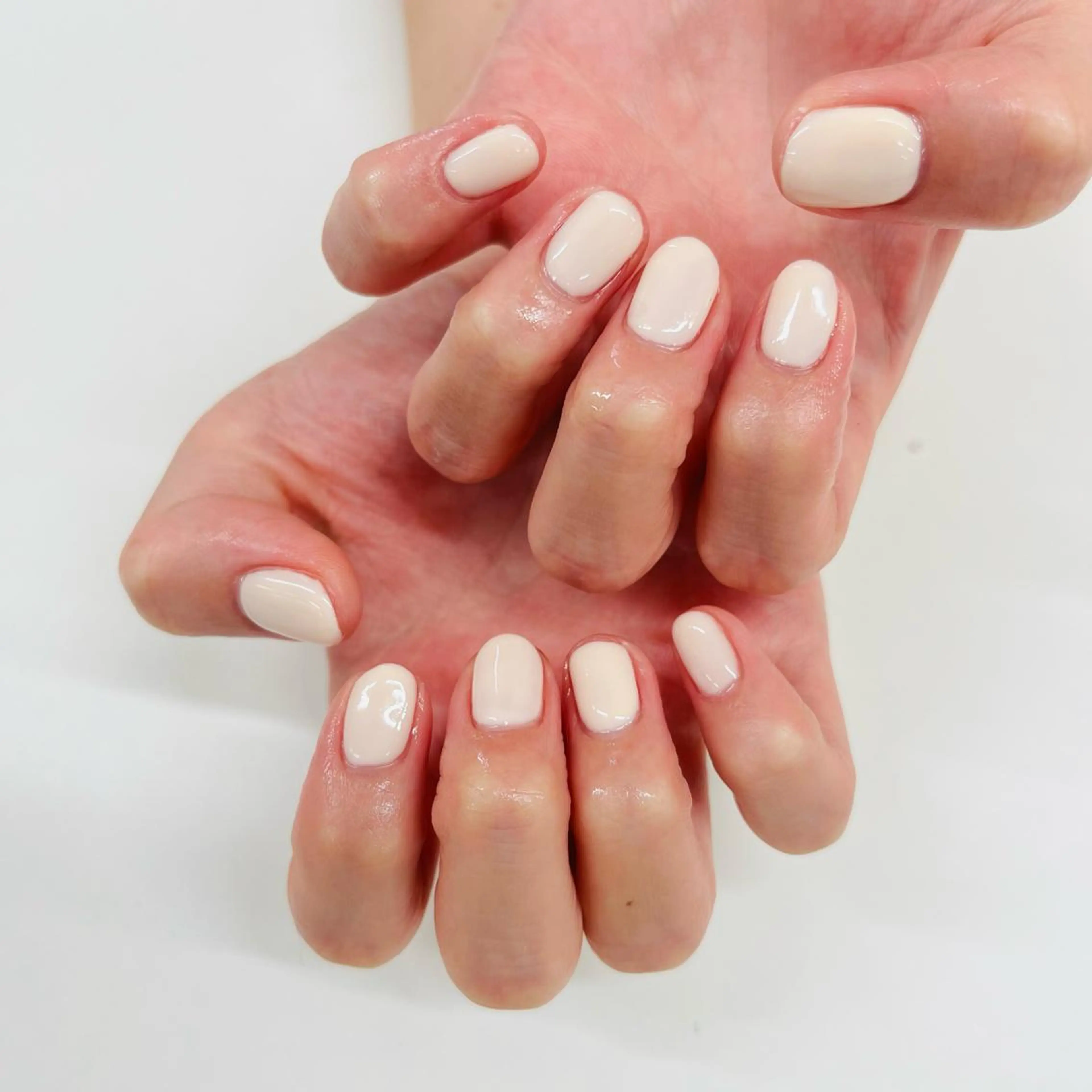 ネイル シンプルネイル ホワイト Briwa✨nail 💅enoi ❤︎のネイルデザイン