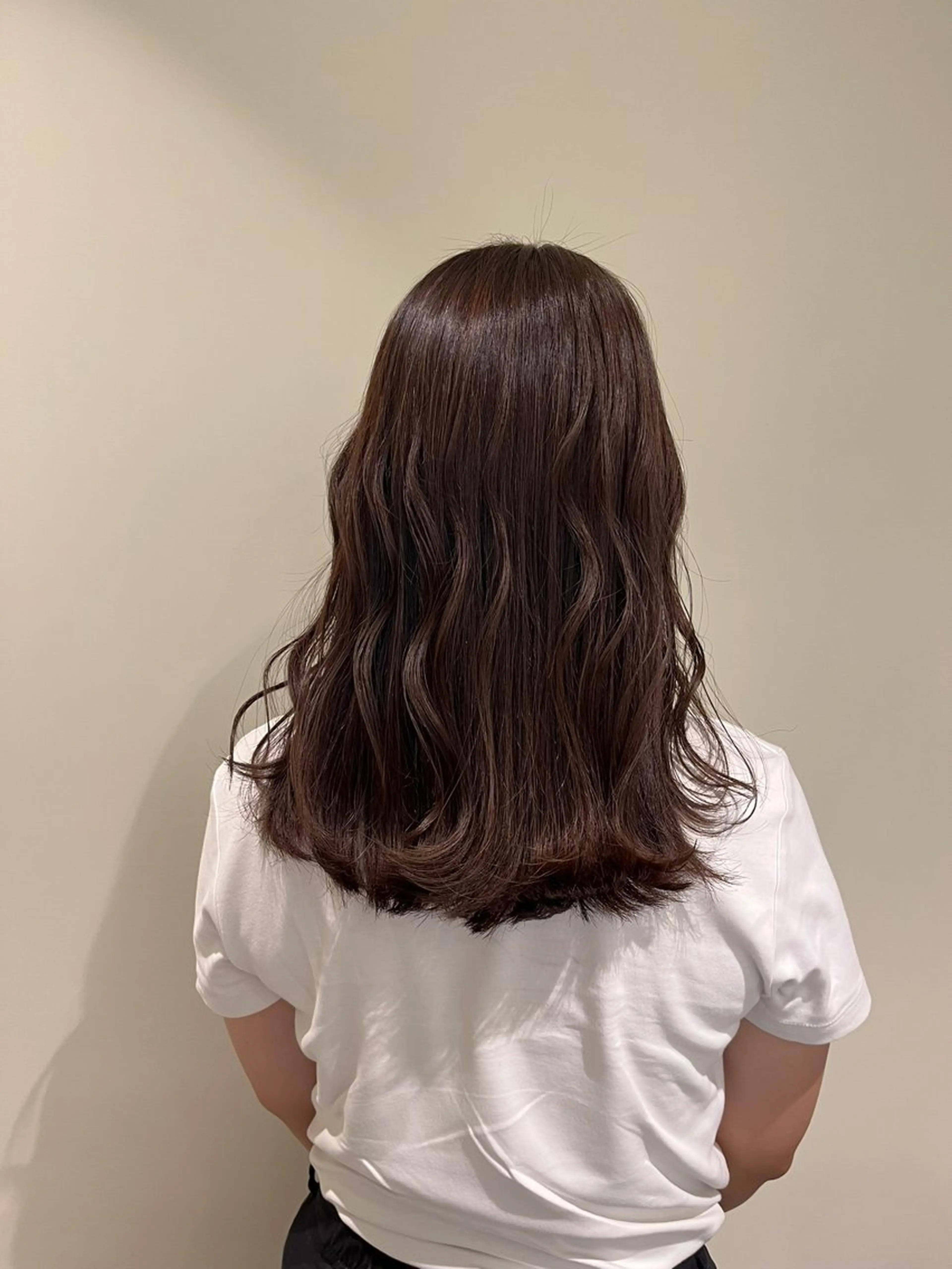 セミロング 山村 野々羽のヘアスタイル