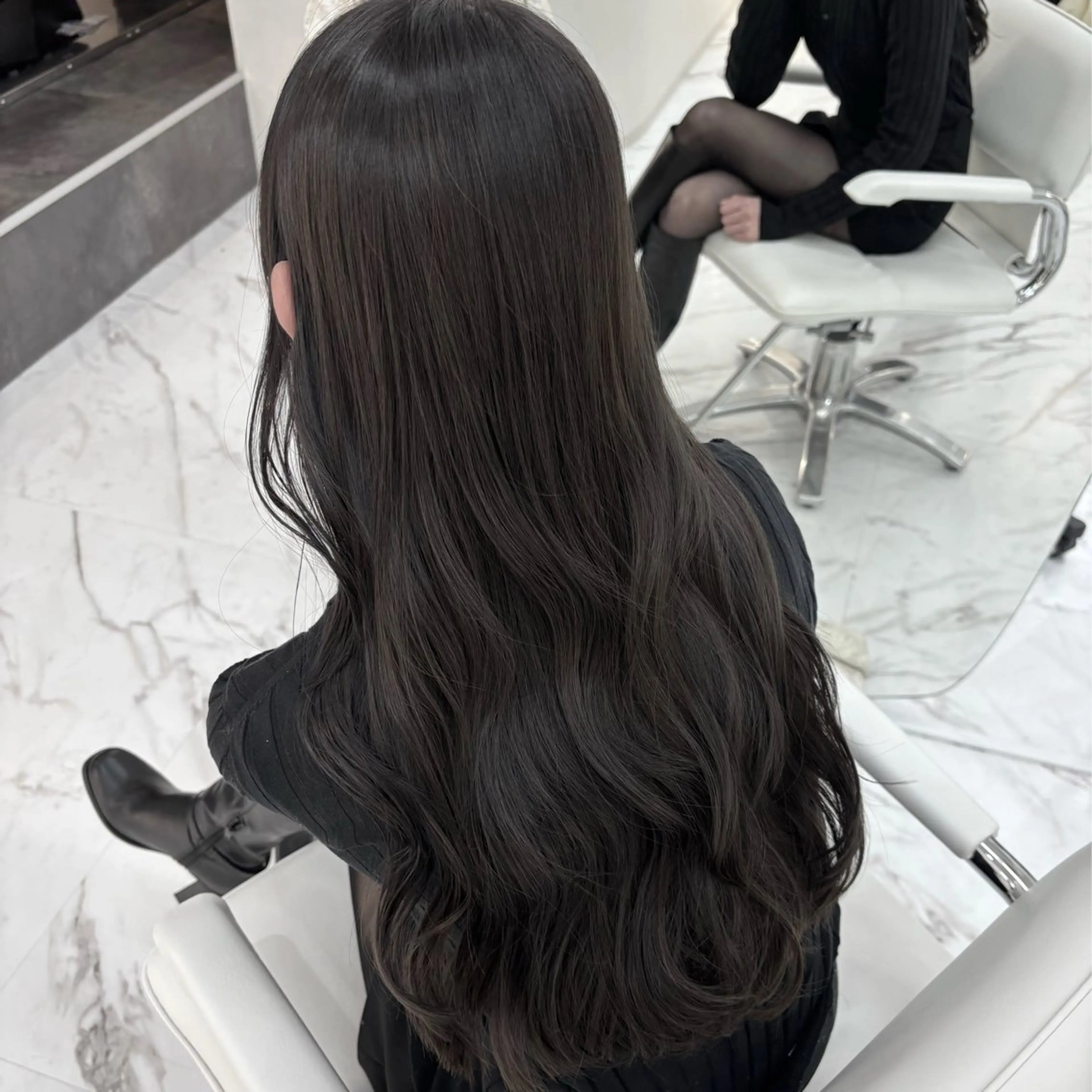 ロング カラー グレージュ カット ヘアカラー トリートメント グレージュ🐰透明感 カラー🫧akihoのヘアスタイル