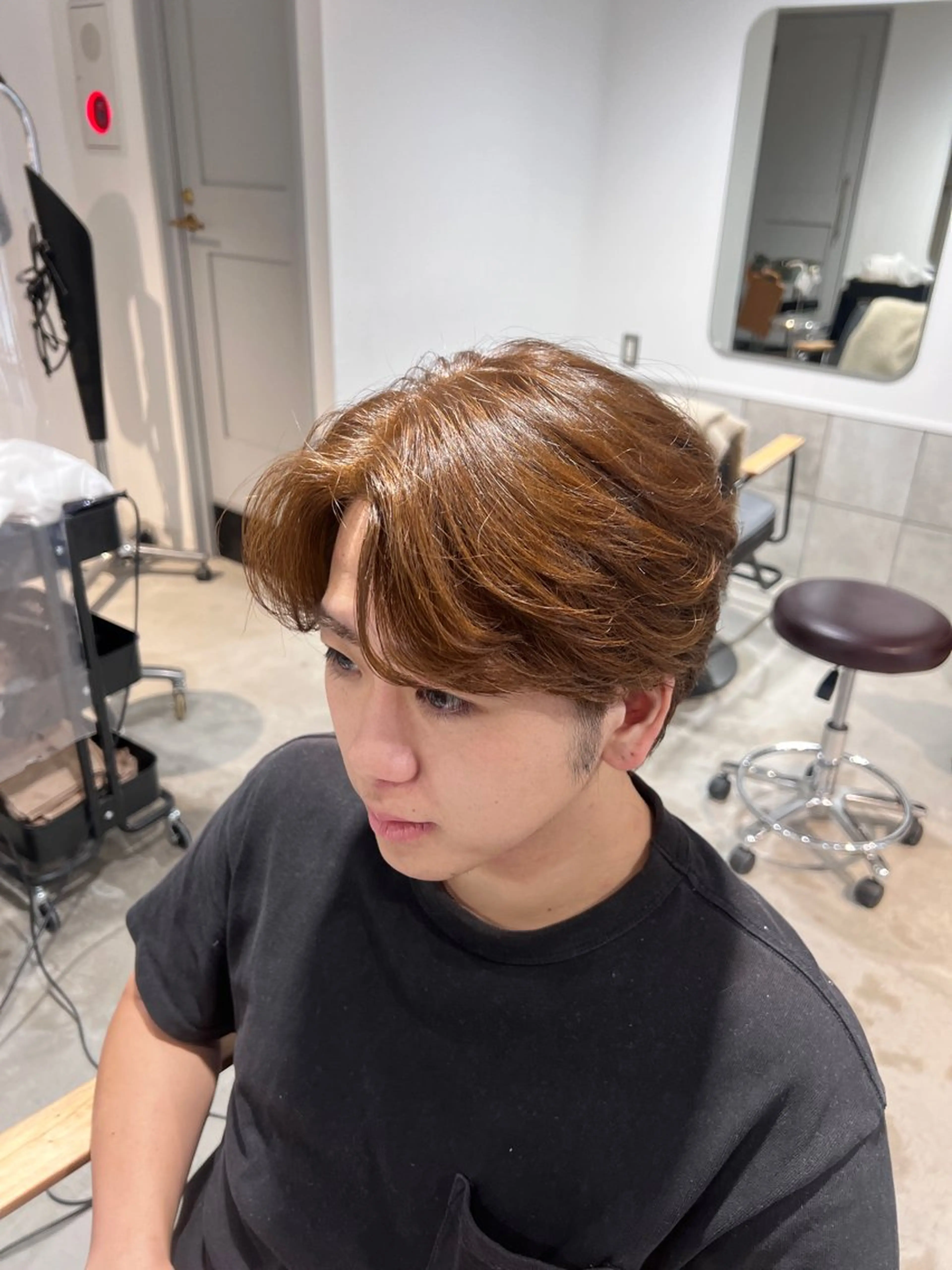 ミディアム パーマ メンズ ミディアムパーマ センターパート メンズ韓国風 メンズパーマ 韓国風ヘア カット ヘアカラー メンズカットパーマ ✂️ JOYAのヘアスタイル