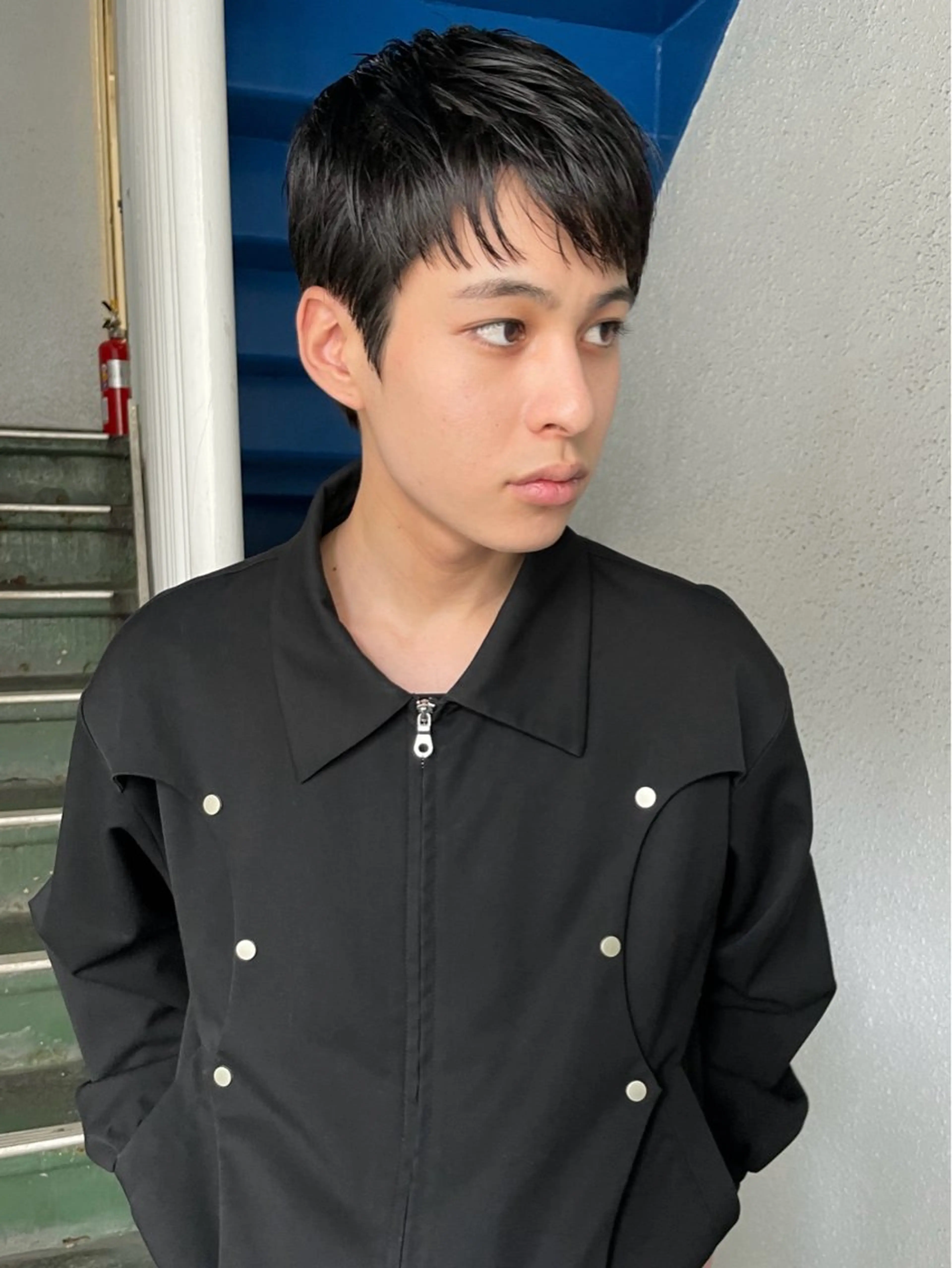 ショート メンズ メンズブリーチ センターパート メンズハイライト メンズハイトーン メンズインナーカラー カット トリートメント スパイラルパーマ 🌐hina⭐️のヘアスタイル