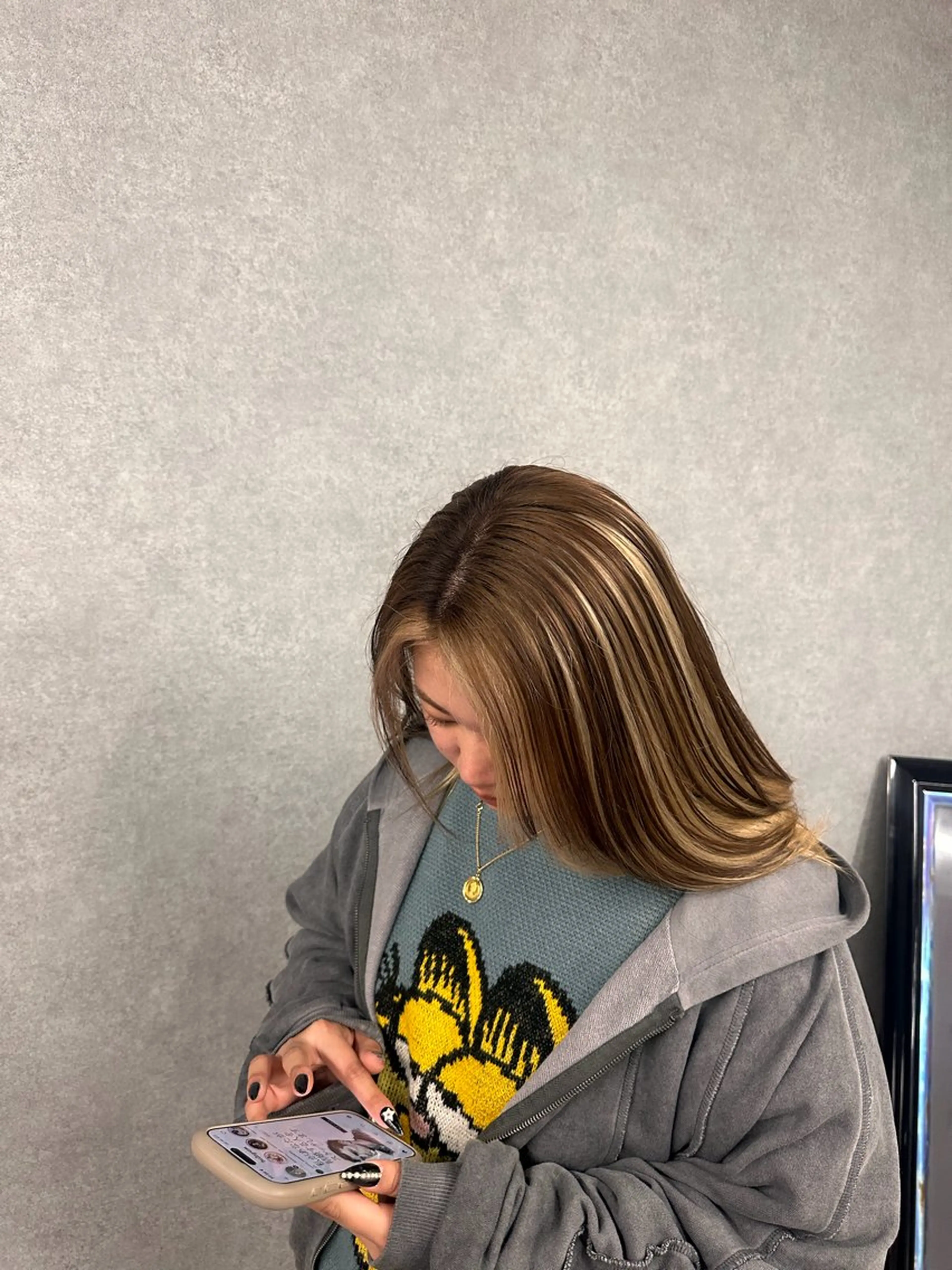 セミロング カラー ブリーチ デザインカラー ハイトーンカラー 福島Earthイオン通り店所属・門馬 美於のヘアスタイル