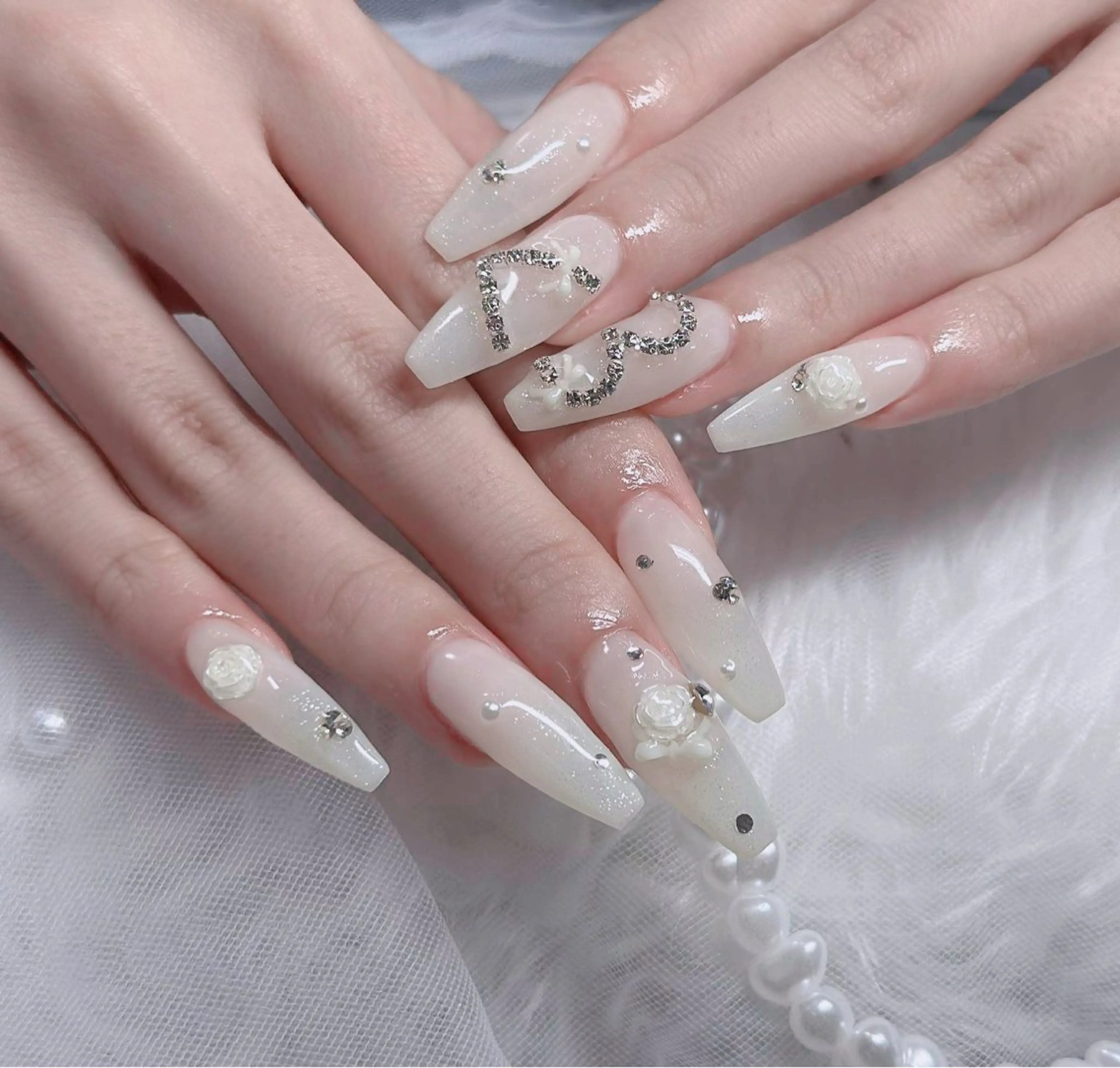 ネイル オーロラネイル フレンチネイル ジェルネイル ハロウィン キラキラネイル ハンドネイル H.baby Nail Salonのネイルデザイン