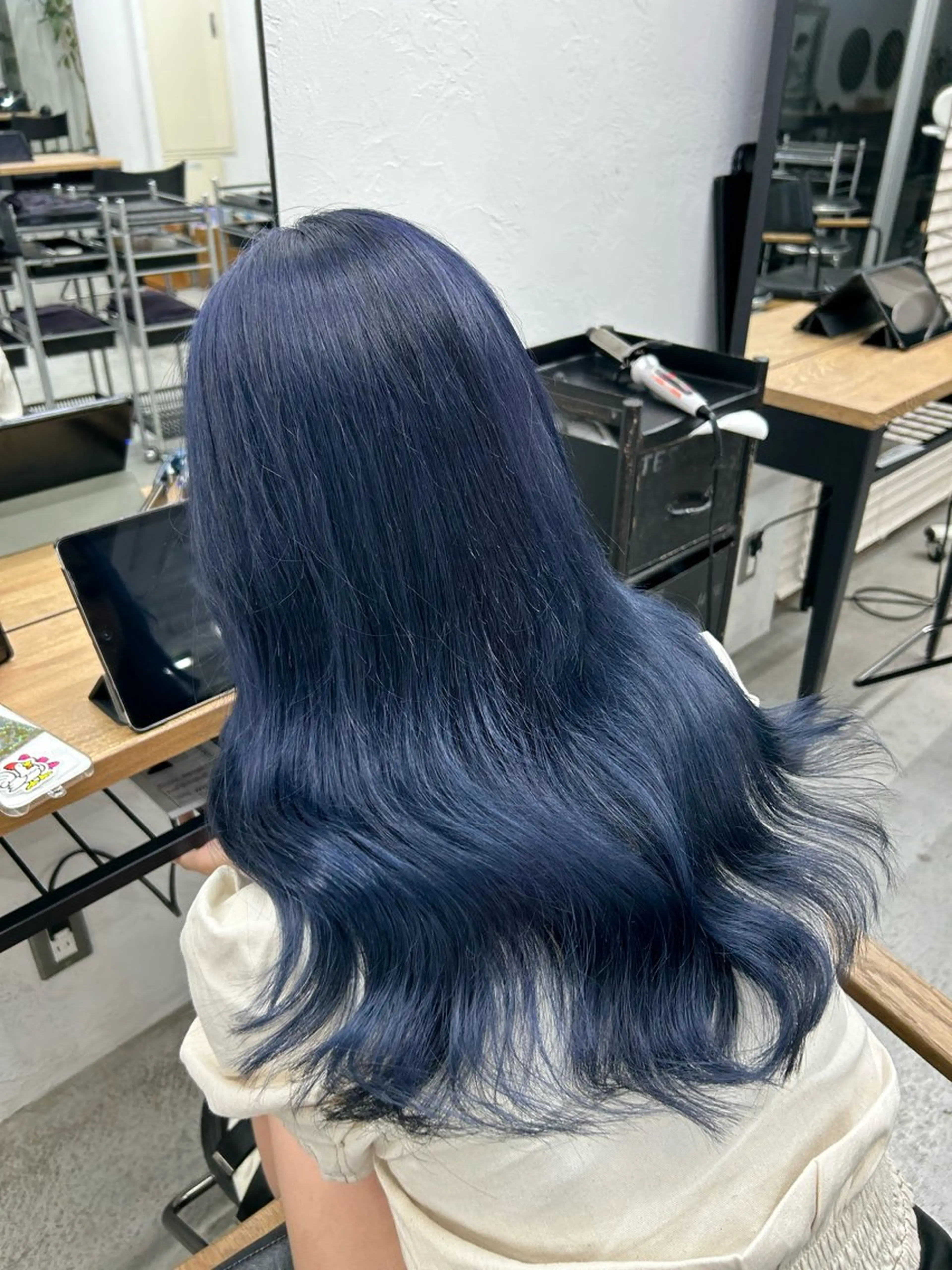 セミロング カラー 黒髪 ブルーカラー ブルーブラック ブルージュ ダブルカラー カット ヘアカラー トリートメント RYOSUKE ハイトーンのヘアスタイル