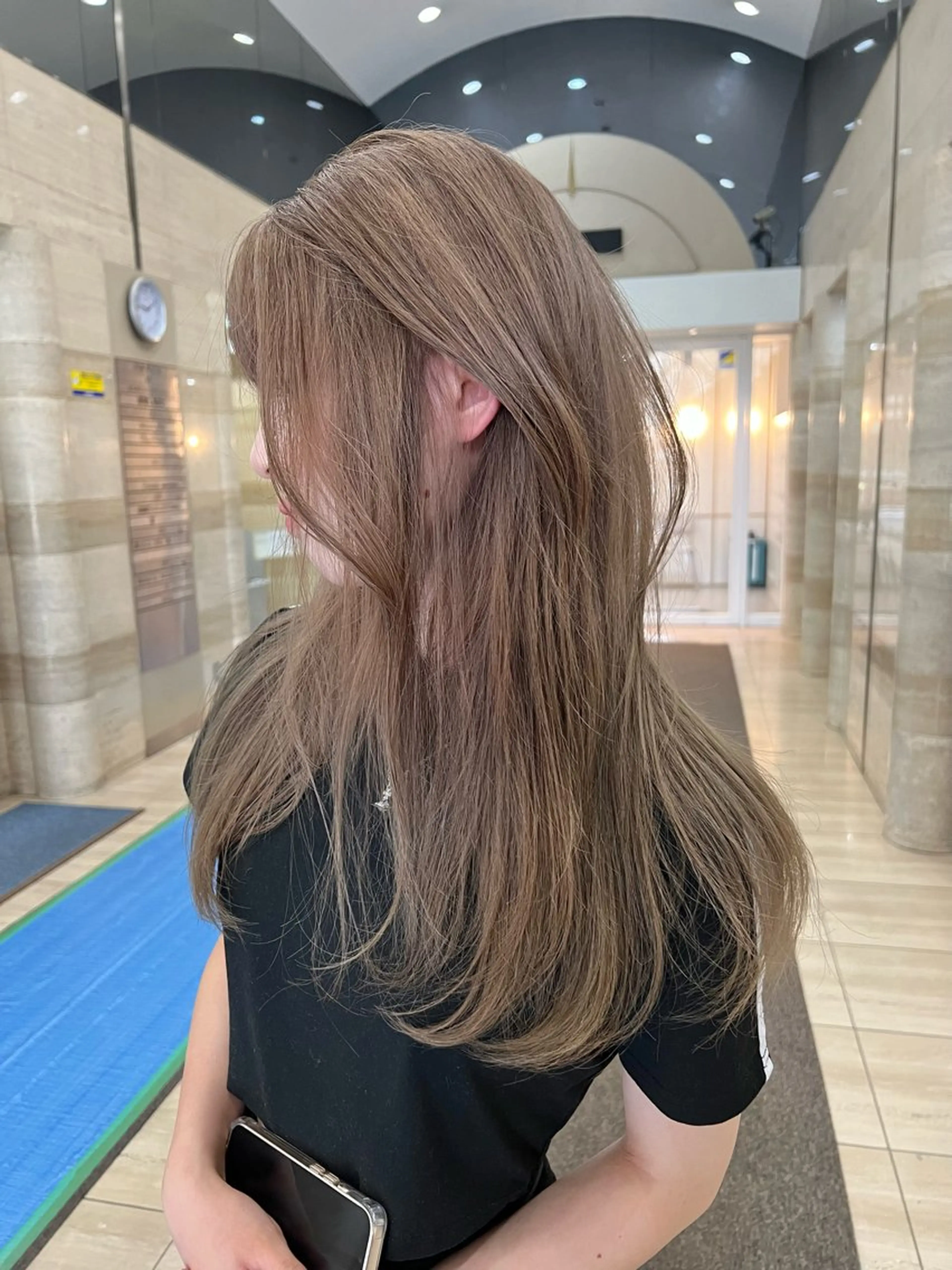 ロング カラー バレイヤージュ ベージュカラー ブリーチ ケアブリーチ ダブルカラー Via officialのヘアスタイル