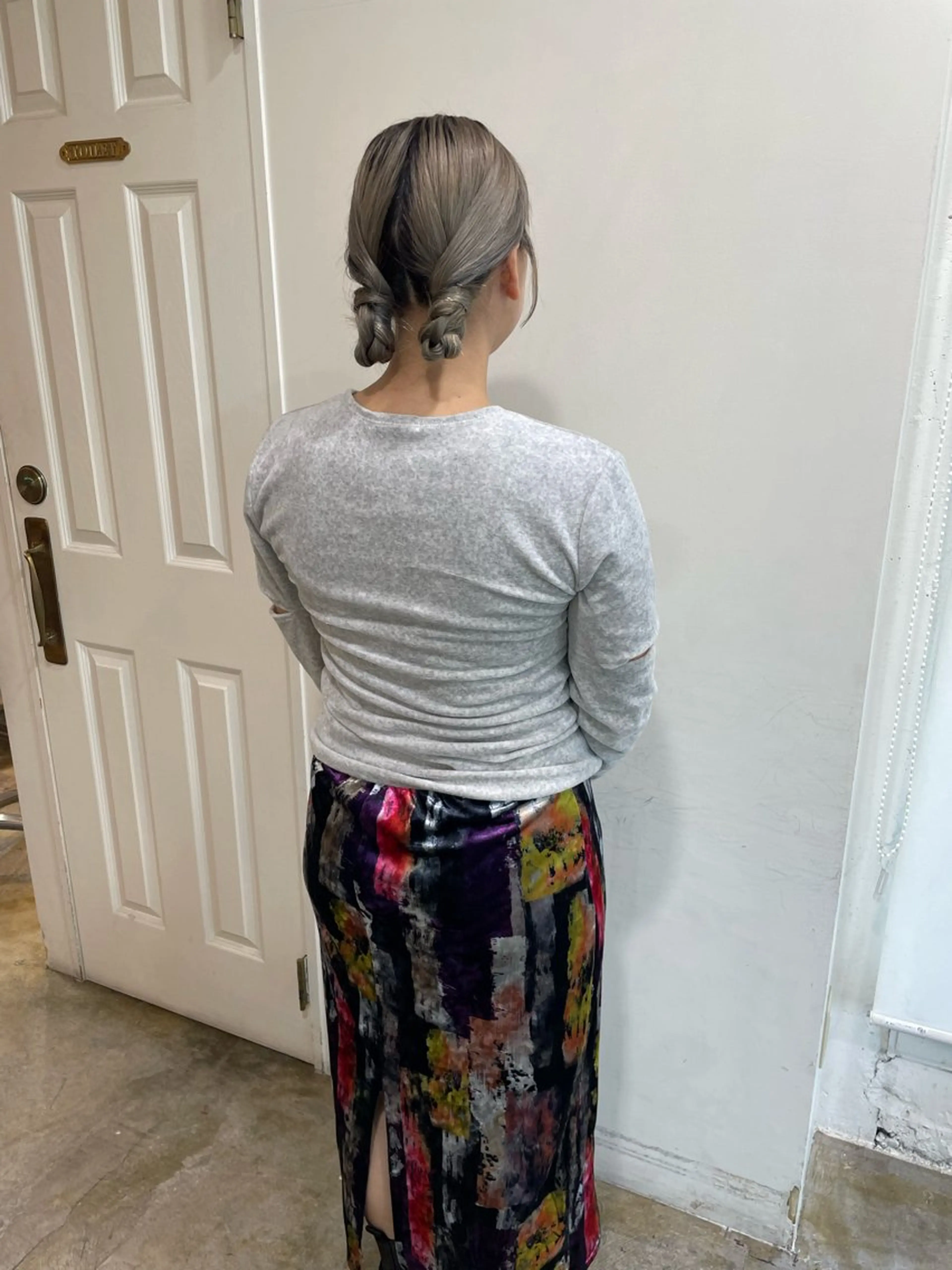 ミディアム カラー ブリーチ ヘアセット MIOベージュカラー 柔らかいカラーのヘアスタイル