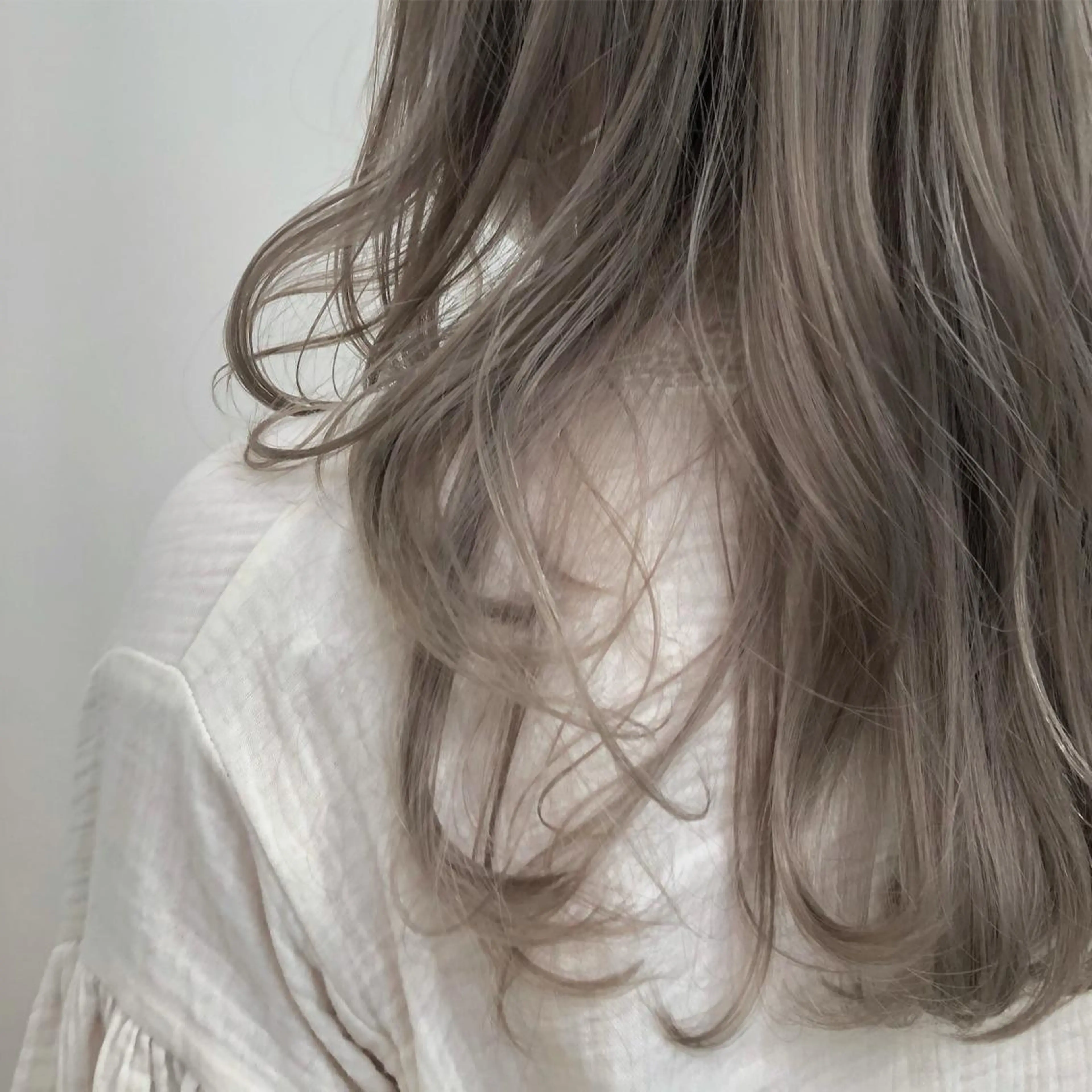 セミロング miyu ハイトーン/レイヤーのヘアスタイル