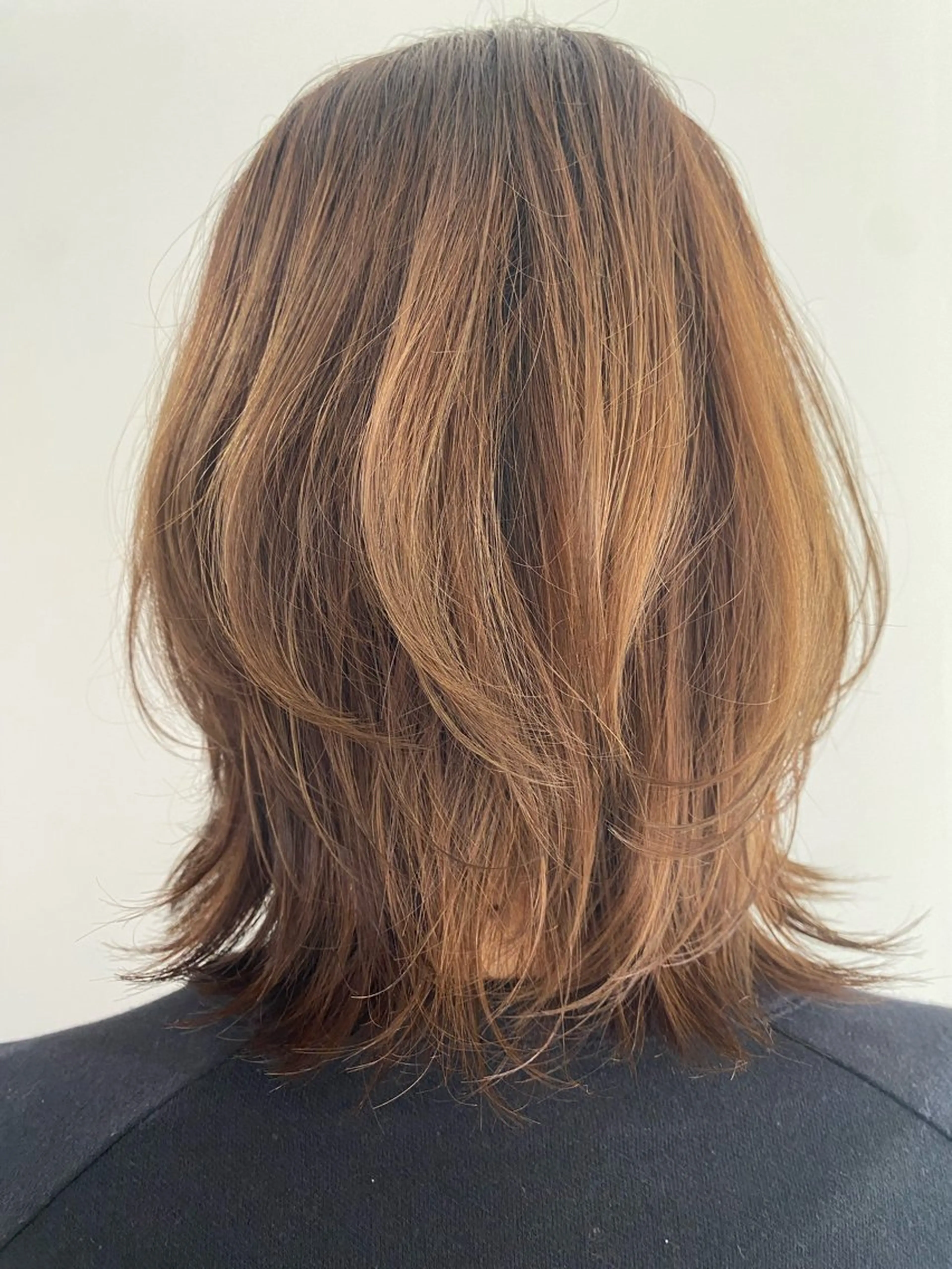 ミディアム ハイライト ウルフカット neu. reinaのヘアスタイル