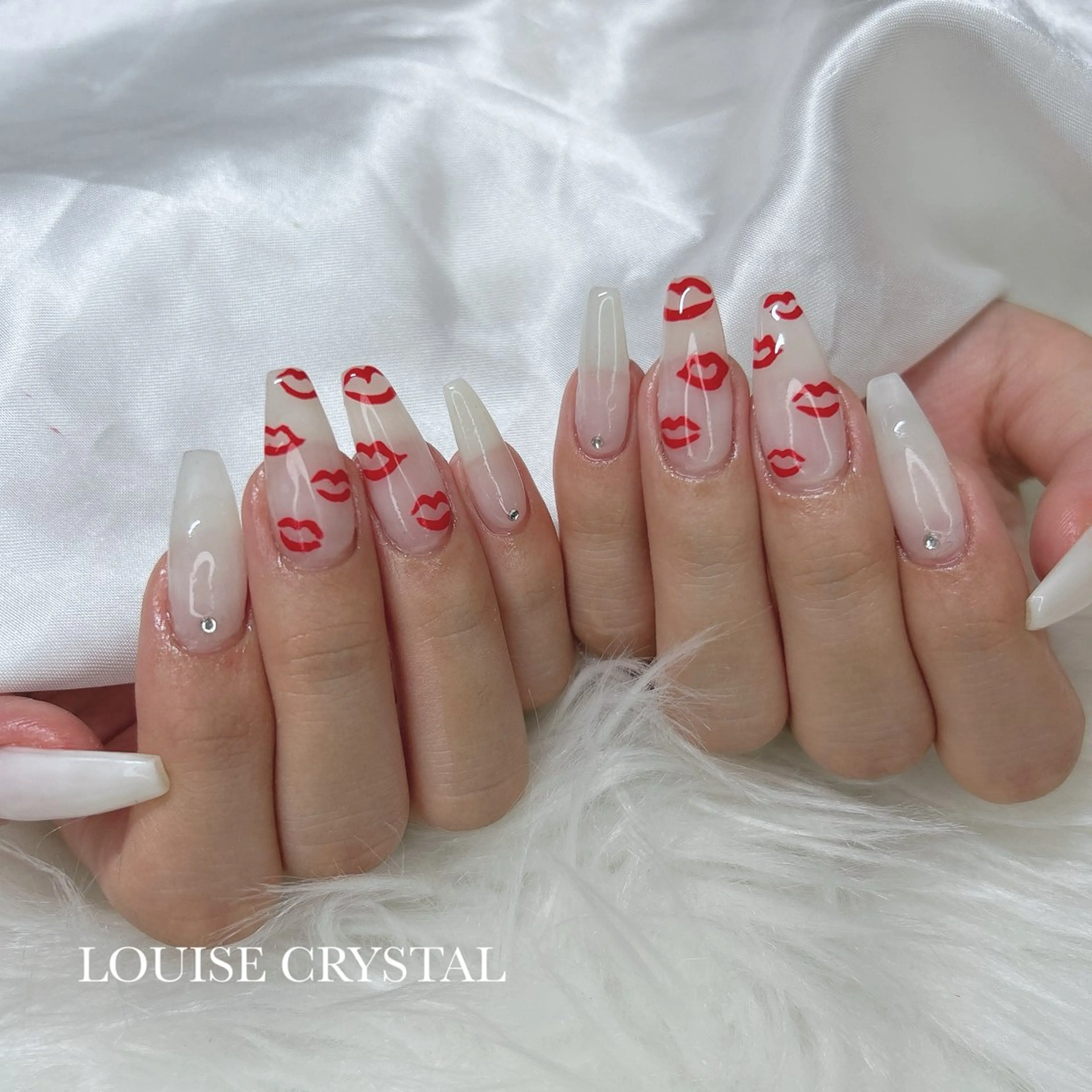 ネイル ハンドネイル LOUISE CRYSTALのネイルデザイン