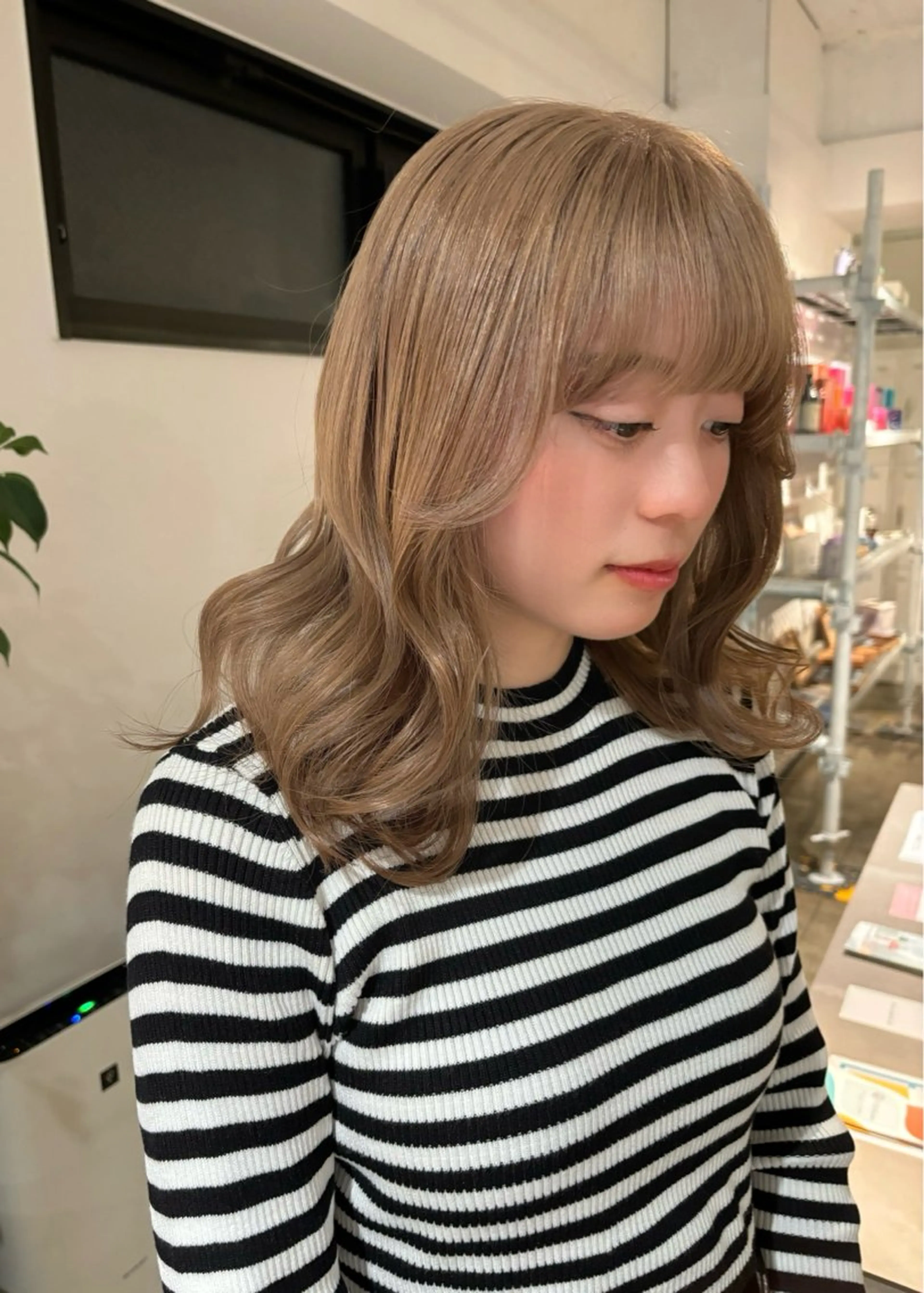 セミロング カラー ベージュカラー ブリーチ ダブルカラー ミルクティーベージュ 暖色カラー🍒 ケアブリーチ/akiのヘアスタイル