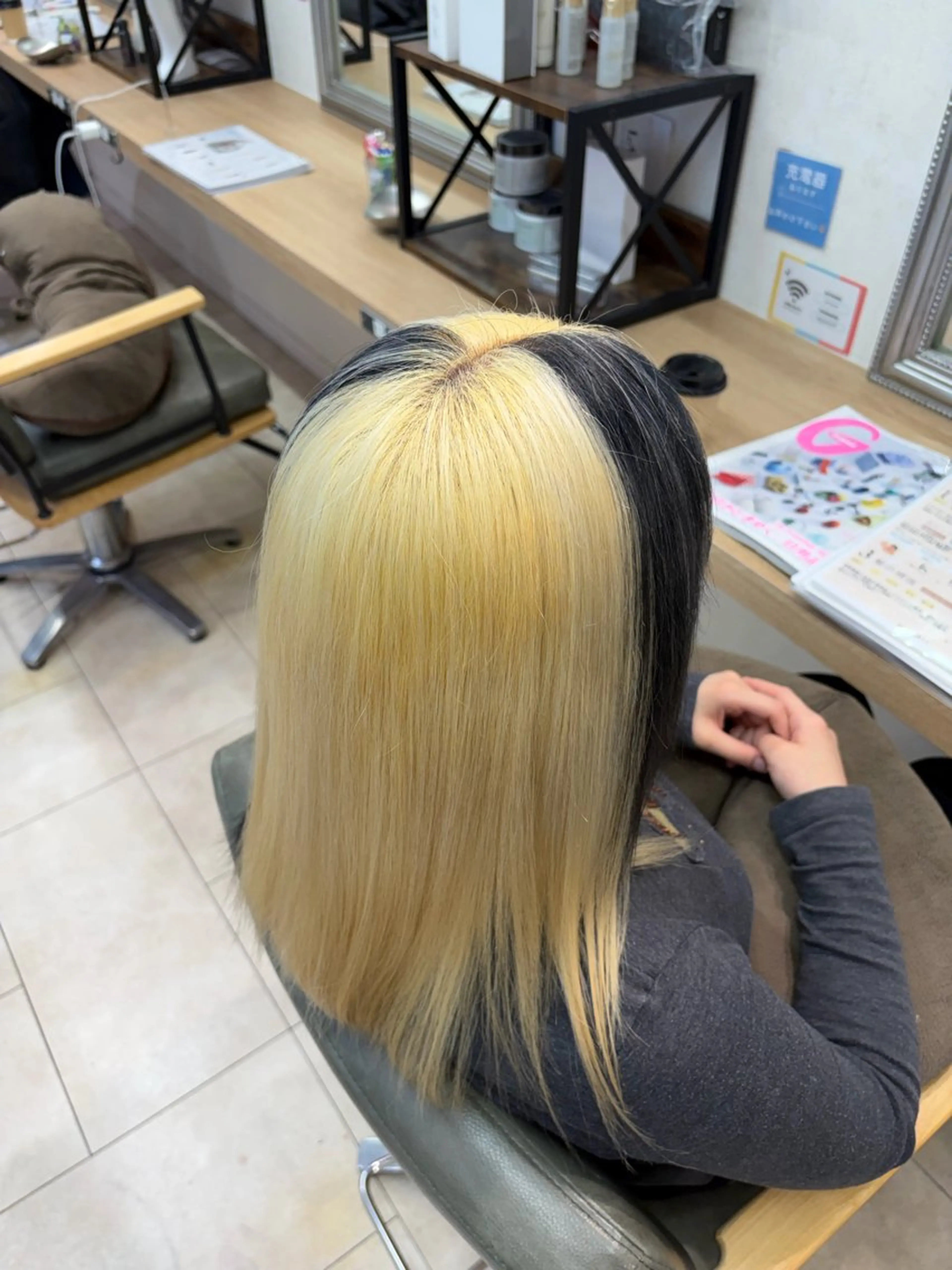 ロング ヘアカラー ハイトーン/艶髪/ スパ/下北沢もえかのヘアスタイル