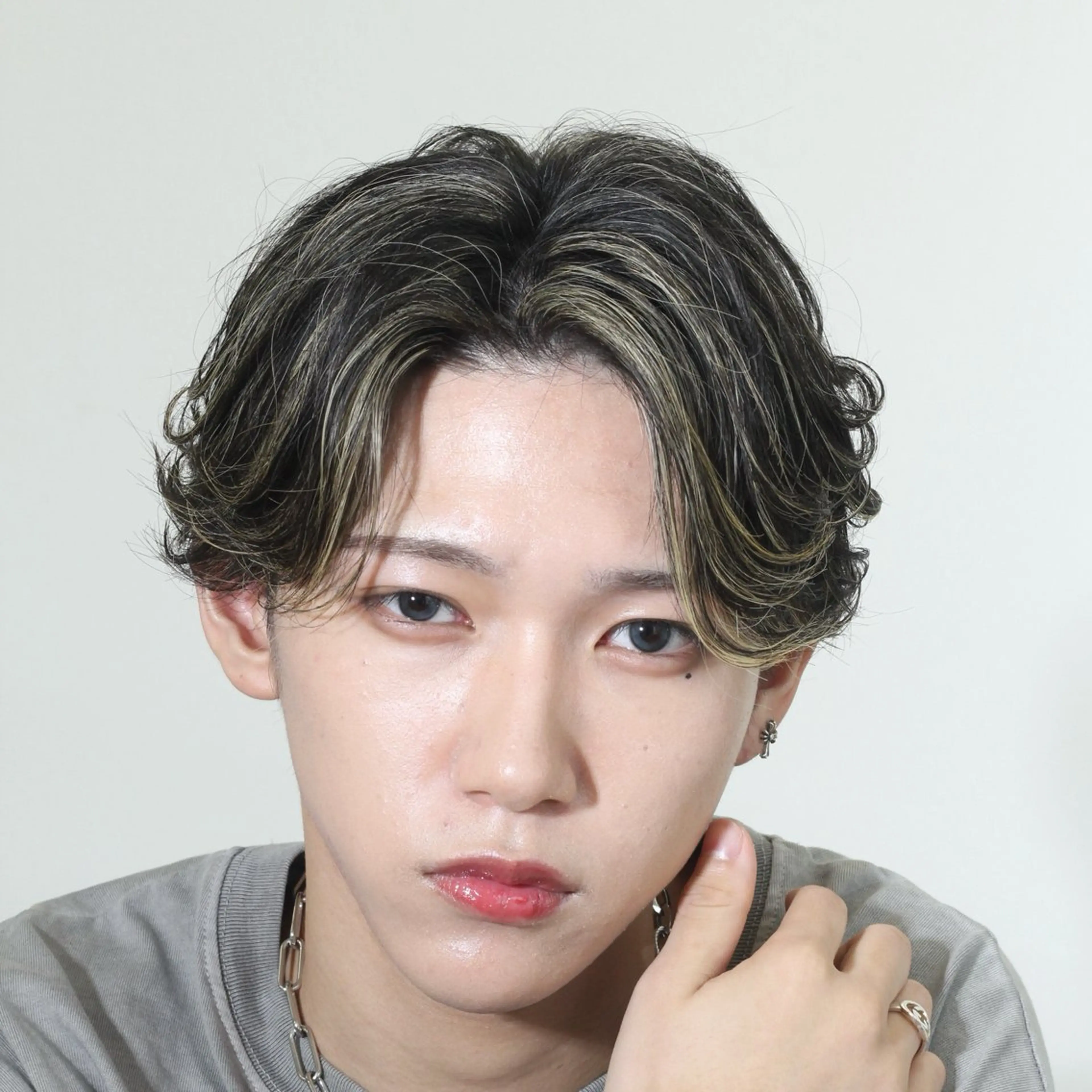 【❤️‍🔥メンズに大人気❤️‍🔥】メンズハイライト＋ダメージ補修トリートメント#メンズパーマ#メンズカット横浜駅の写真