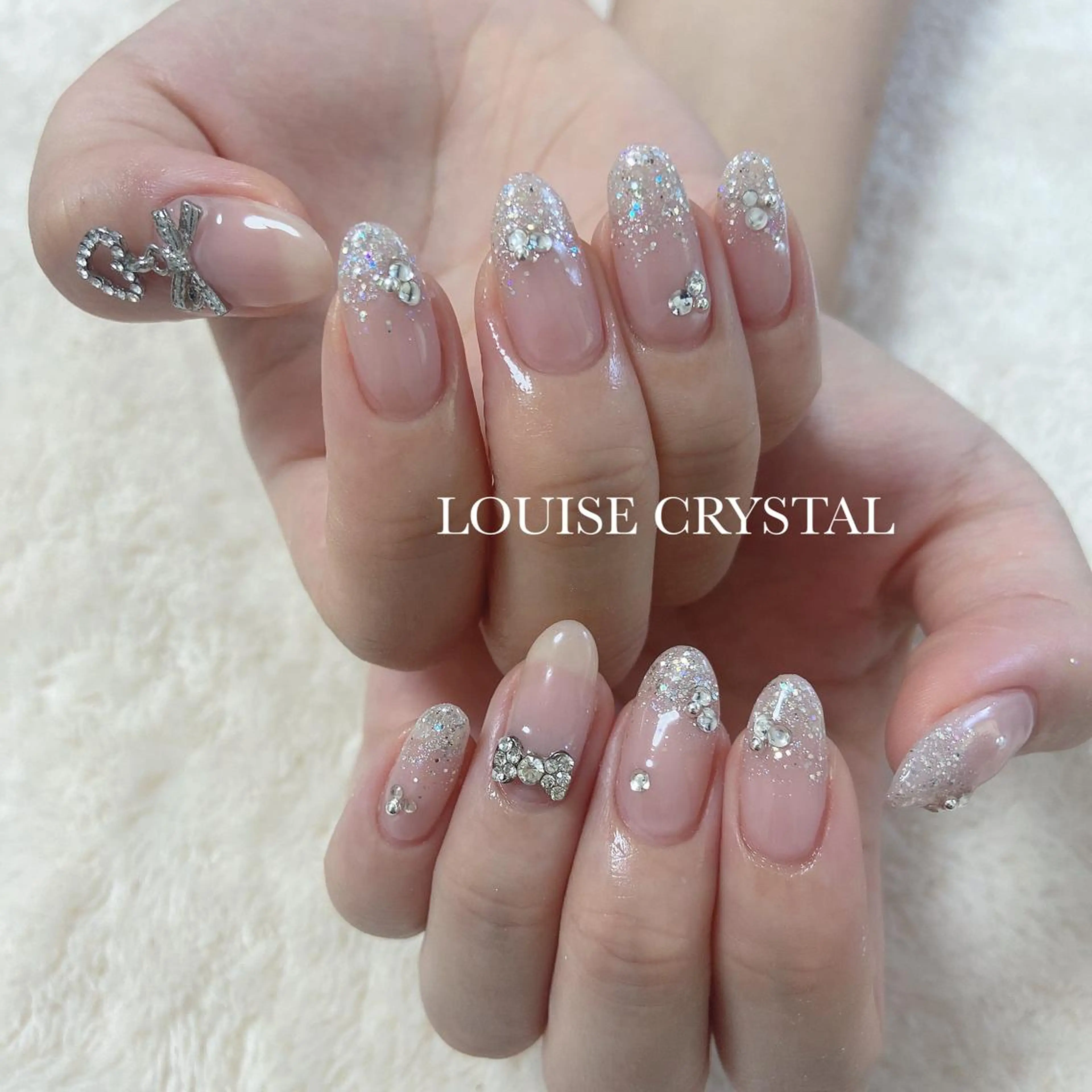 ネイル ハンドネイル LOUISE CRYSTALのネイルデザイン