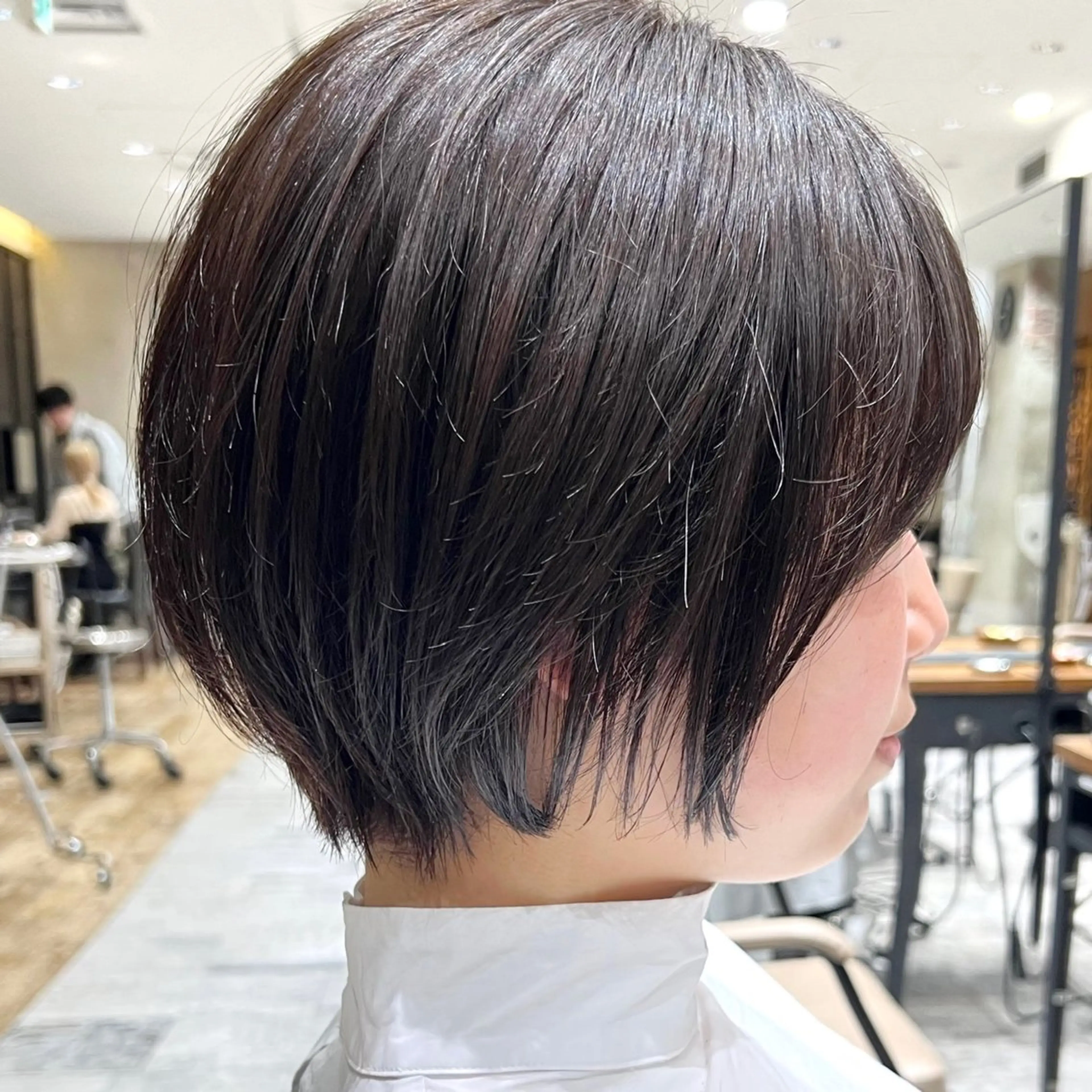 ショート カラー カット ヘアカラー トリートメント 💍新宿ショート 💍岩田莉奈のヘアスタイル