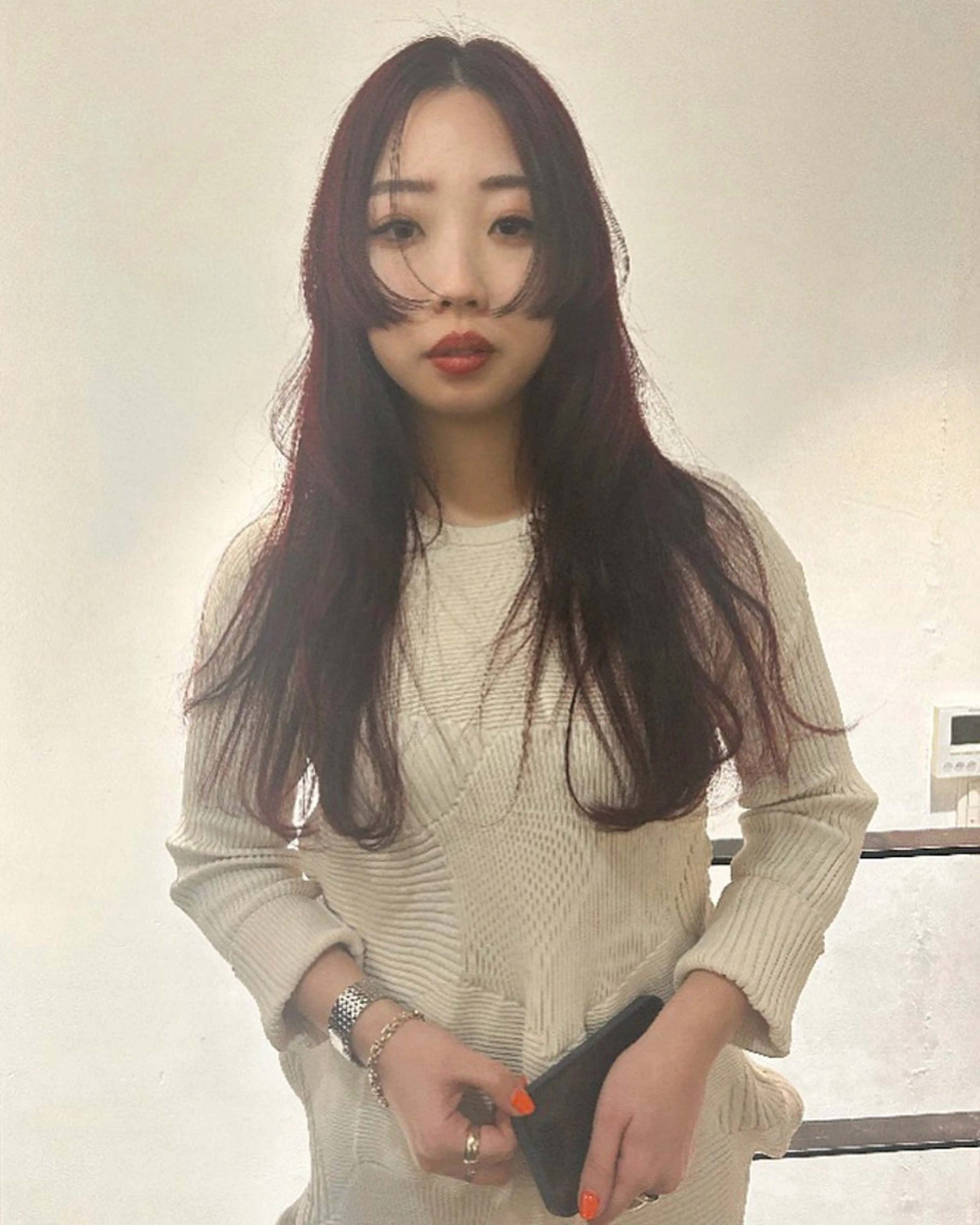 ロング カラー ボルドーカラー サイドバング カット ヘアカラー トリートメント Loom.所属・村上雅人 ナチュラルモードのヘアスタイル