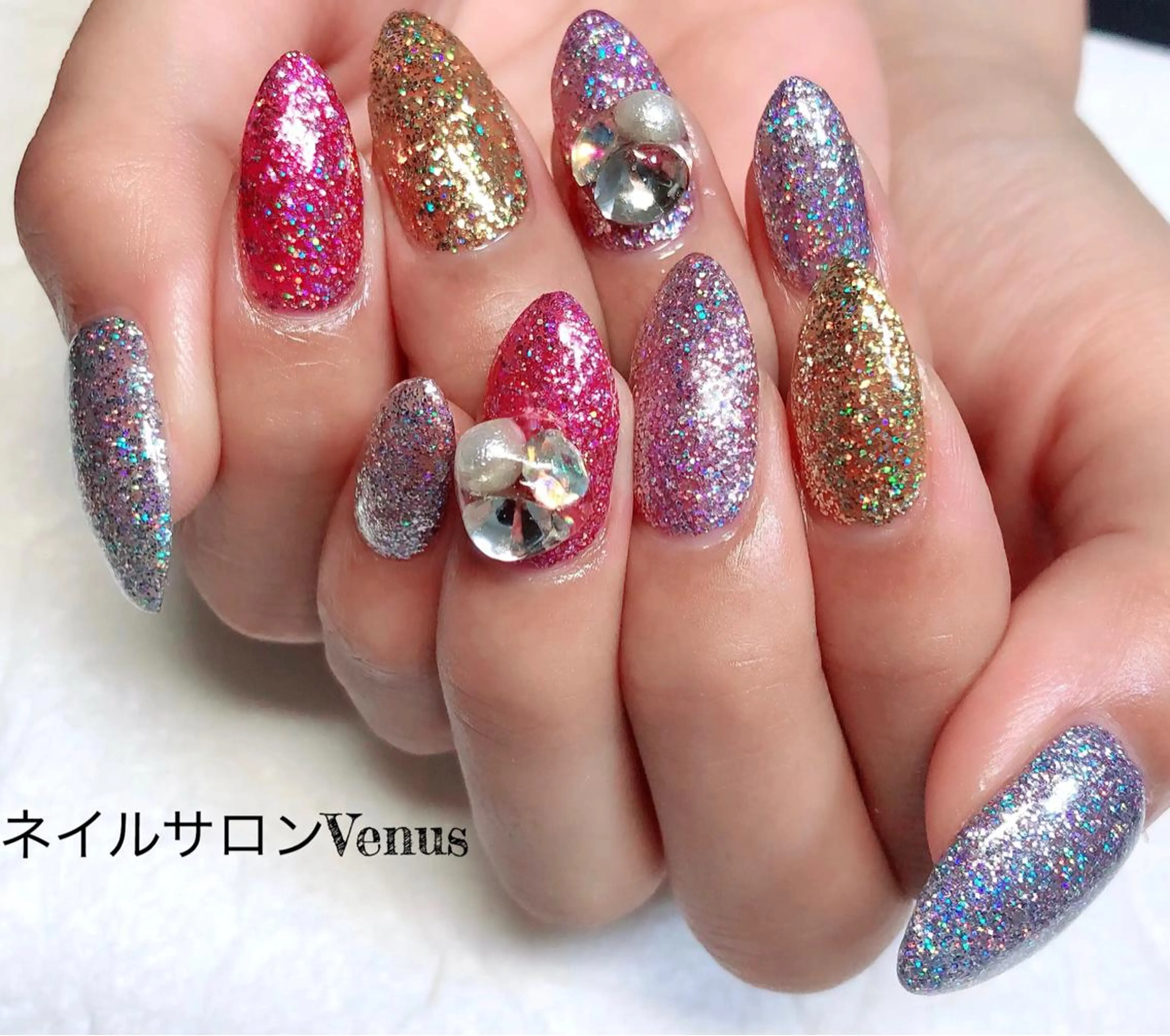 ネイル ストーンネイル Nail salon Venusのネイルデザイン