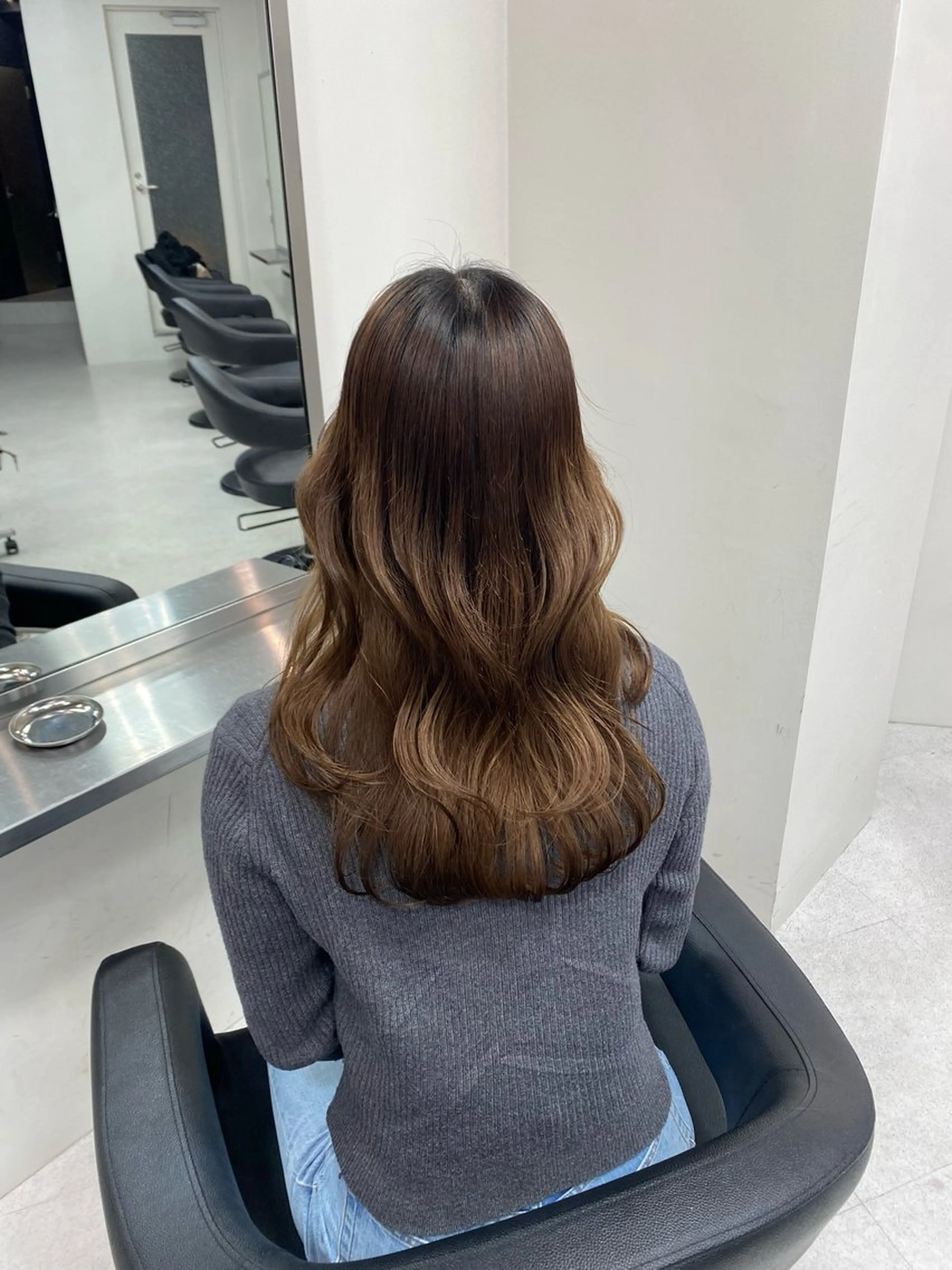 ロング レイヤー・ブリーチ kiyotoshiのヘアスタイル