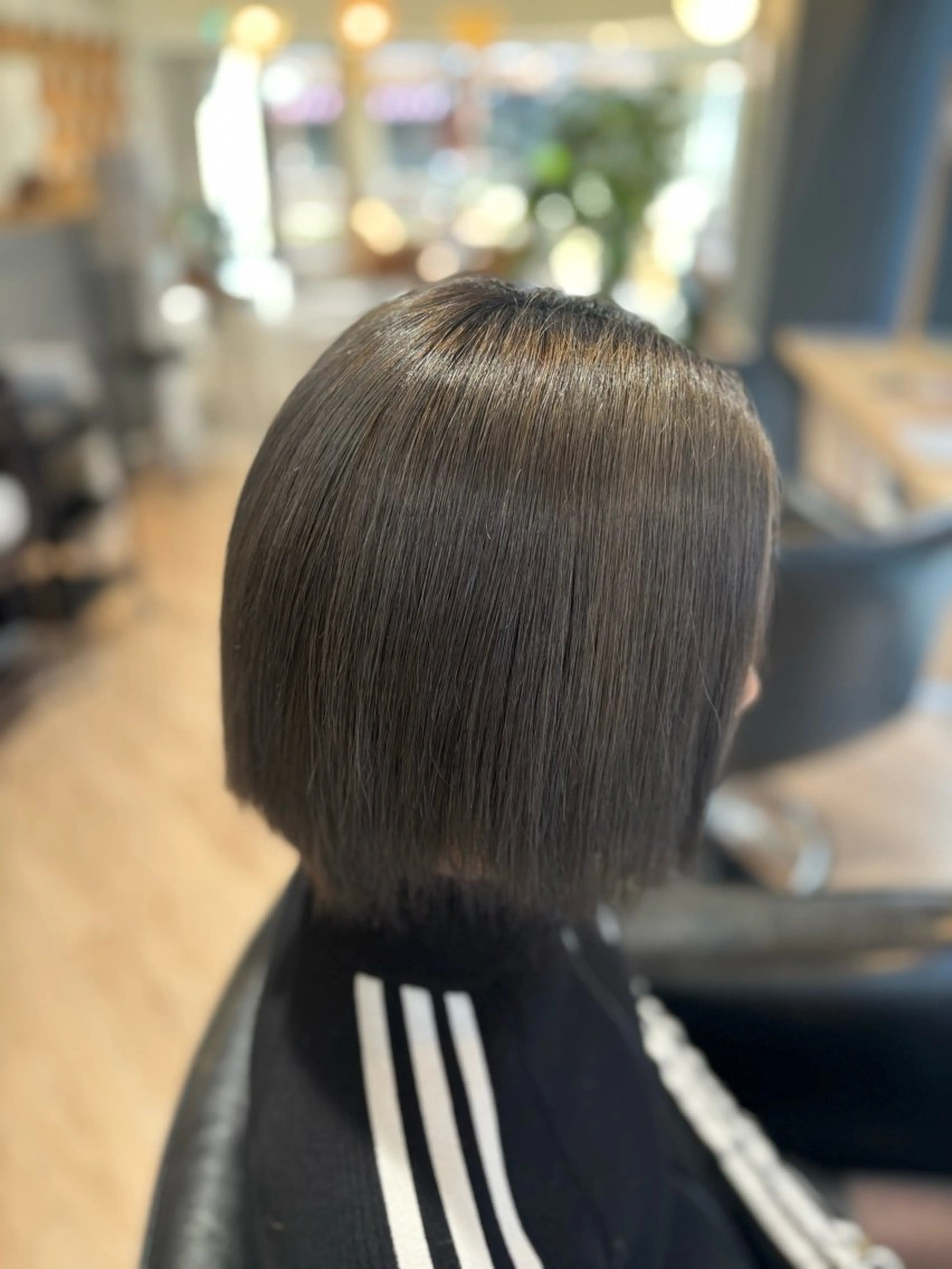 ショート カラー グレージュ ヘアカラー ELLE&SALLY Tamoriのヘアスタイル