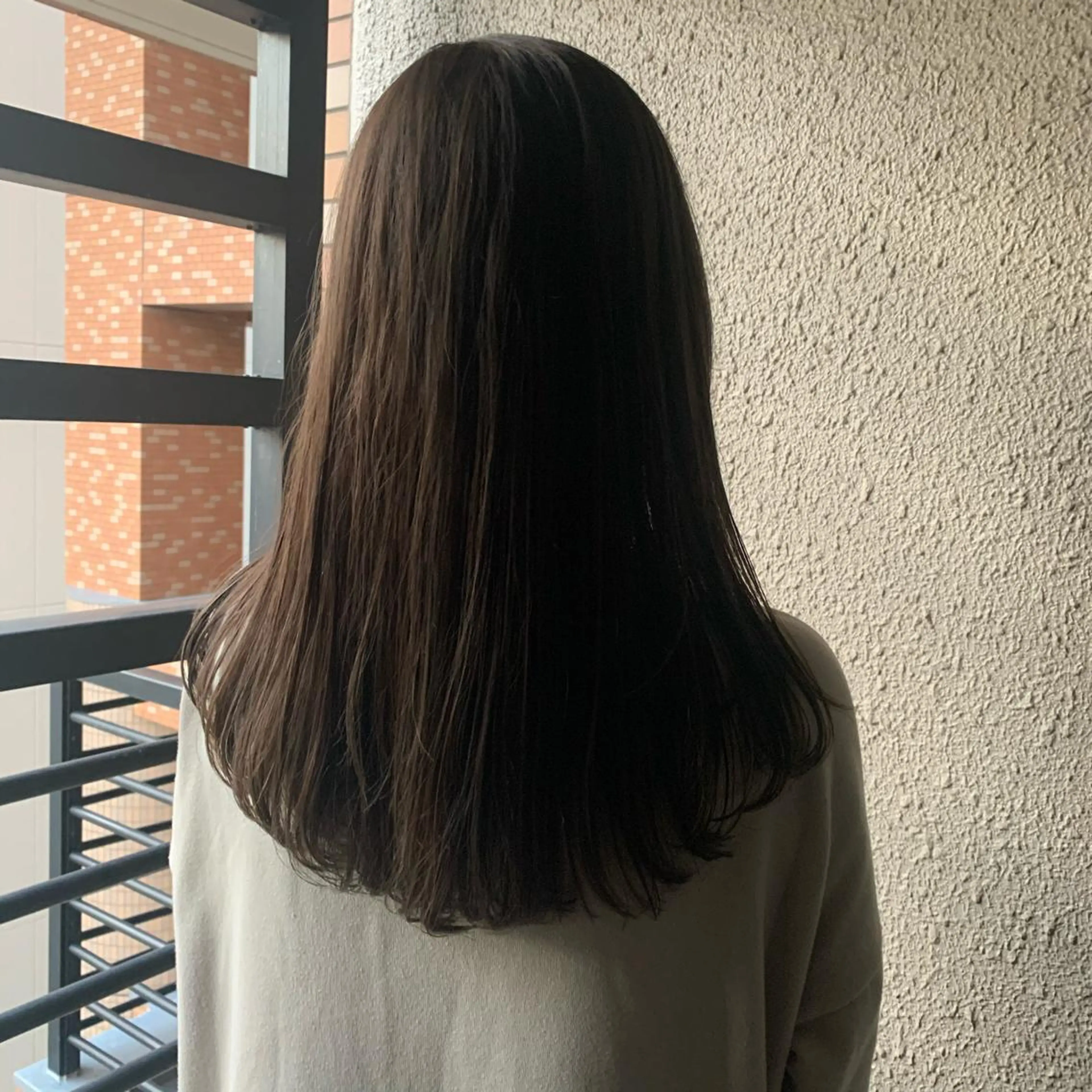 セミロング カラー アッシュ アッシュグレー chouette/ 根本優希のヘアスタイル