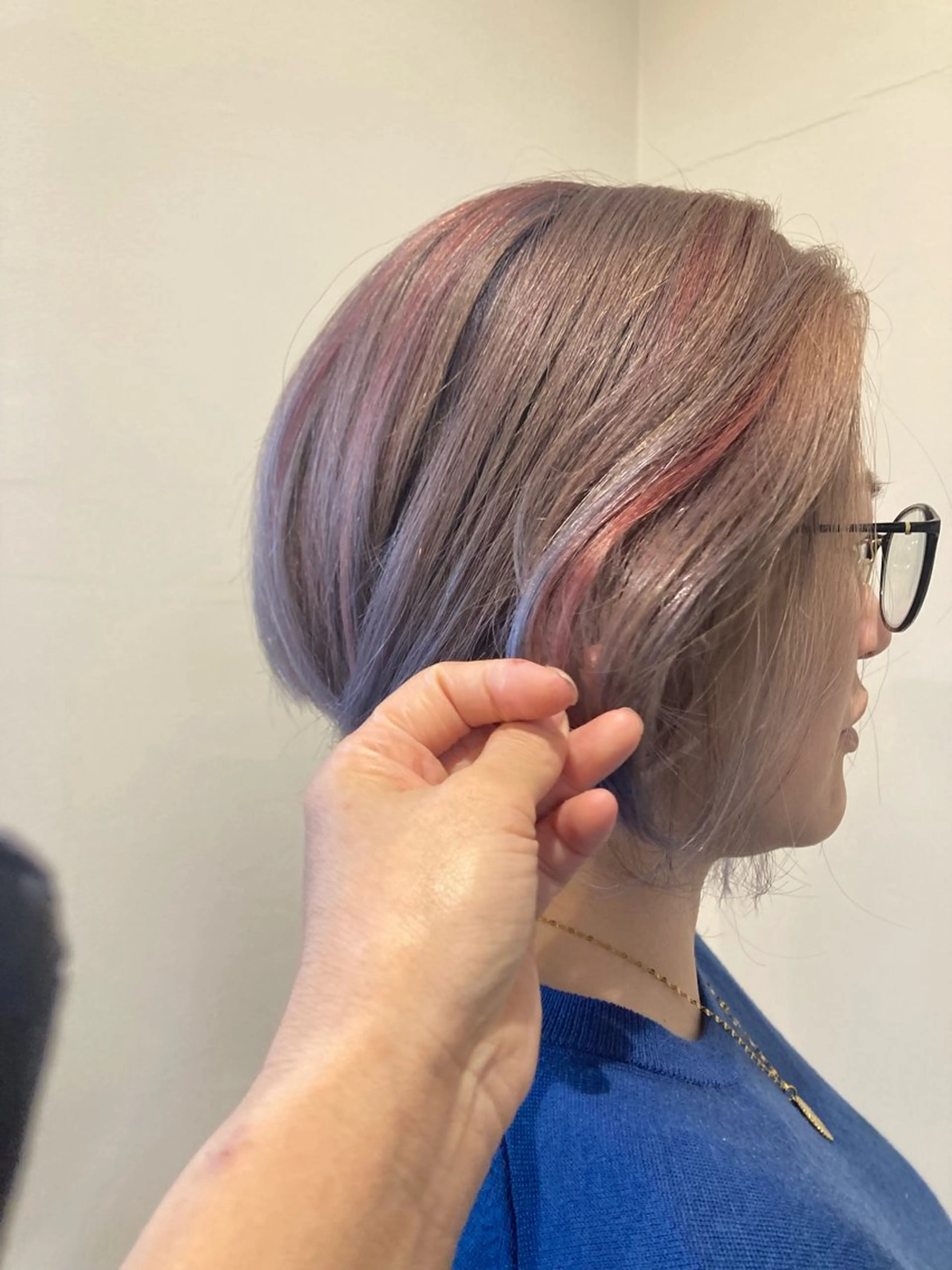 カラー ブリーチ ボブ ヘアカラー 諌山 茜のヘアスタイル