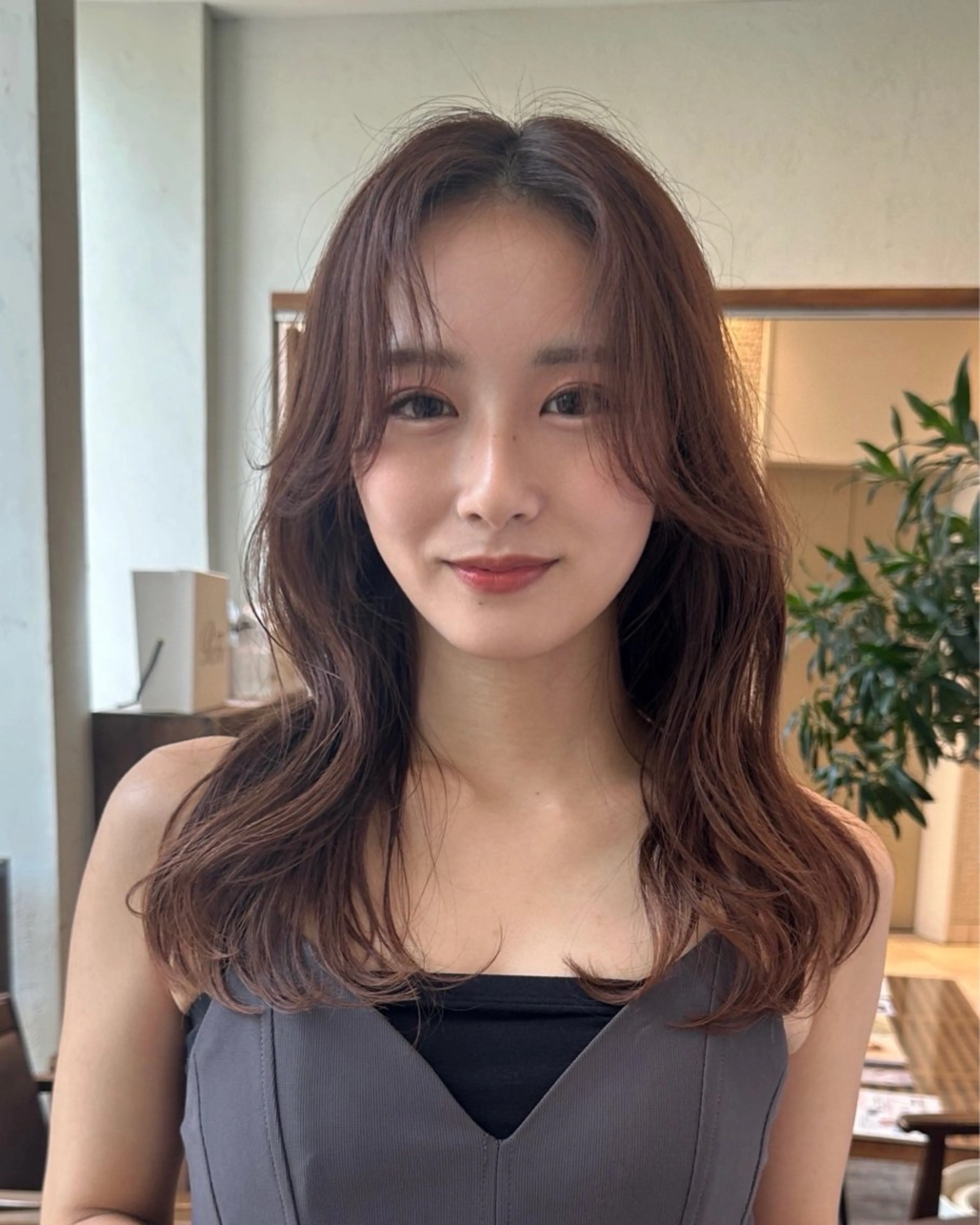 ミディアム ミディアムレイヤー レイヤーカット Aura所属・丸山 心 / 艶カラーのヘアスタイル