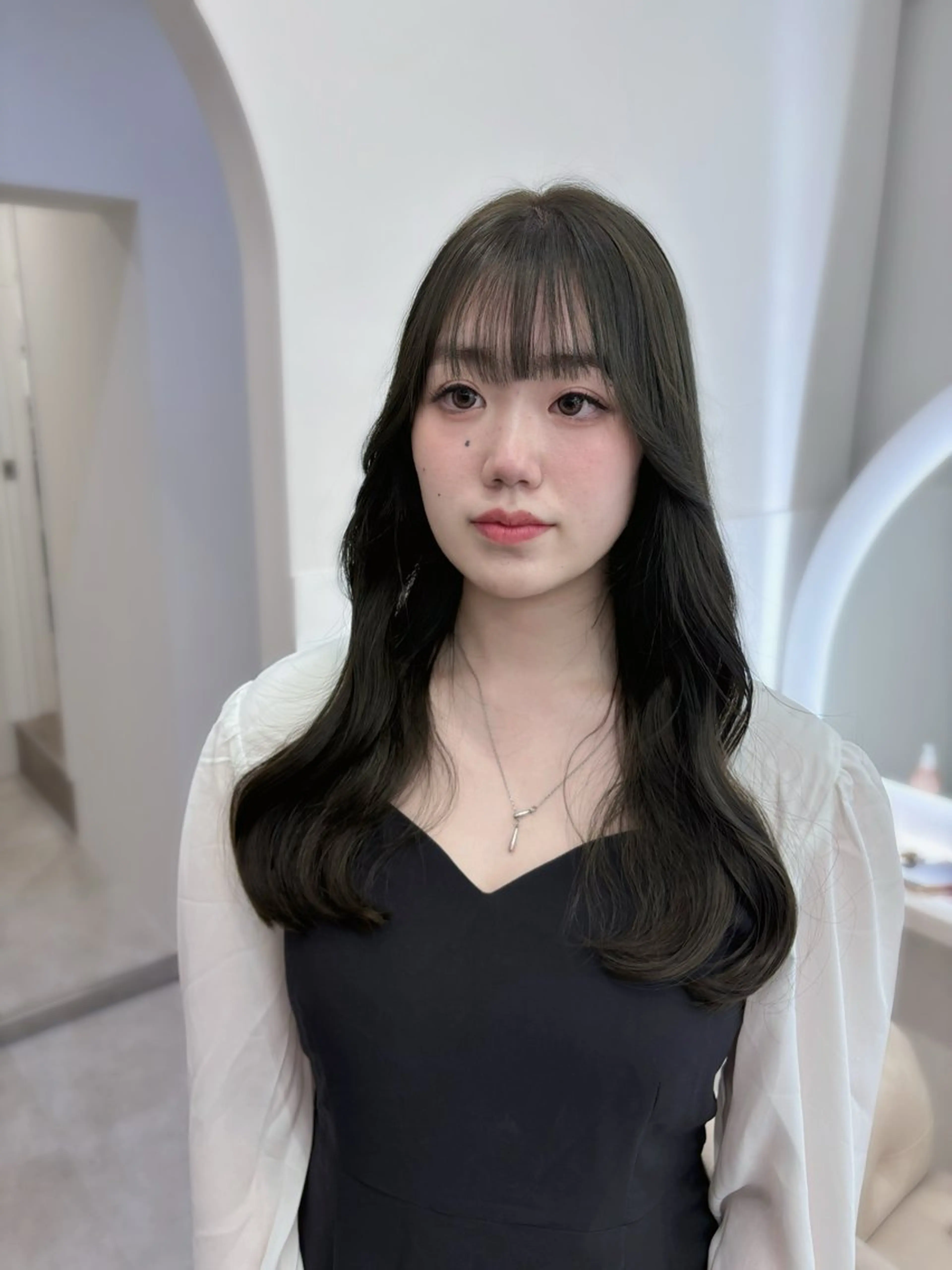 セミロング カラー ブリーチ 透明感カラー ダブルカラー ブリーチなしカラー 髪質改善 カット ヘアカラー トリートメント 盛れる顔まわりカット 🩰💕SHIONのヘアスタイル