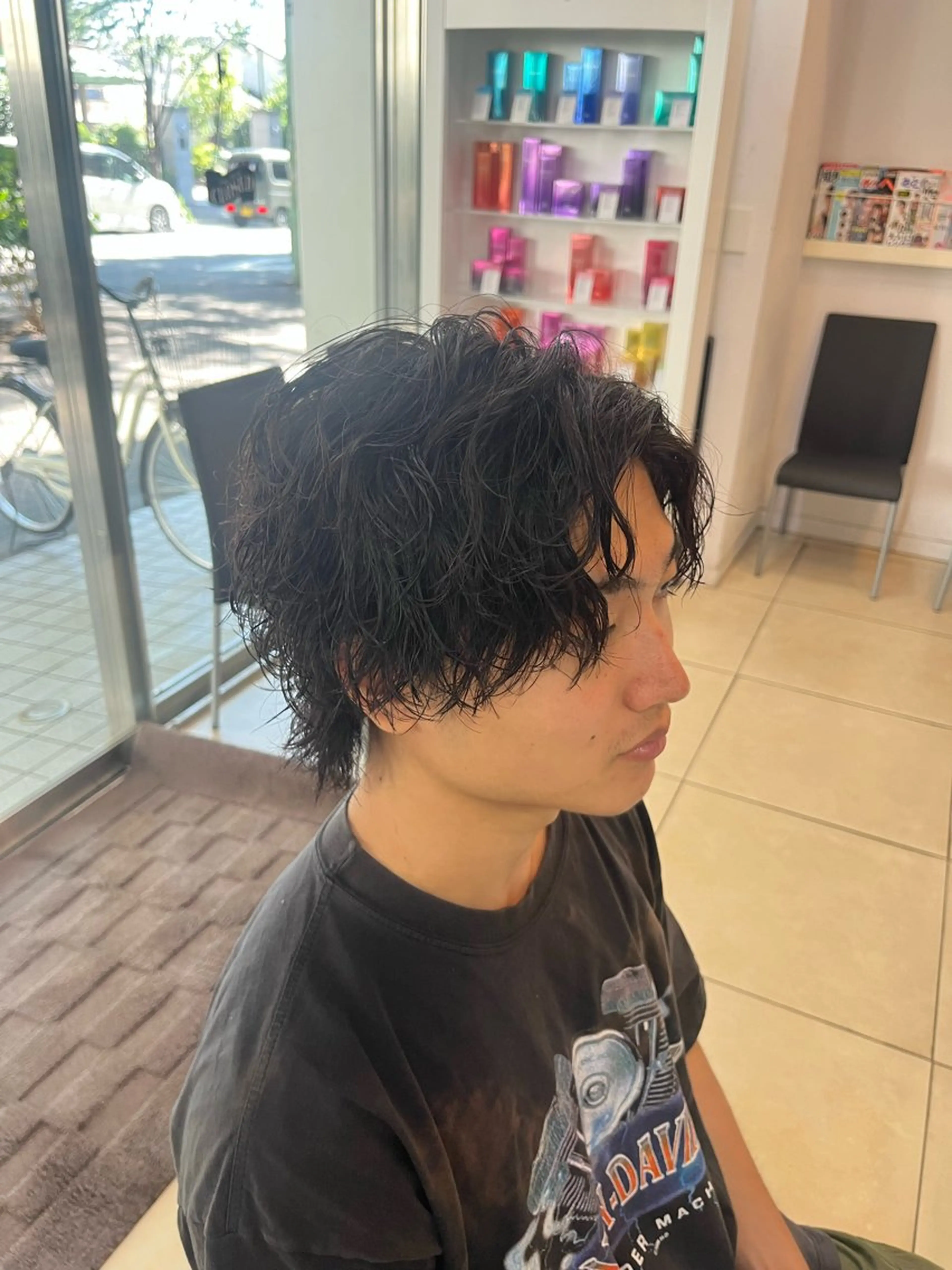 ミディアム パーマ メンズ ミディアムパーマ センターパート メンズパーマ ツイストスパイラルパーマ メンズウルフカット カット パーマ 韓国風メンズ/毛流れ ヘアなら須田龍世のヘアスタイル