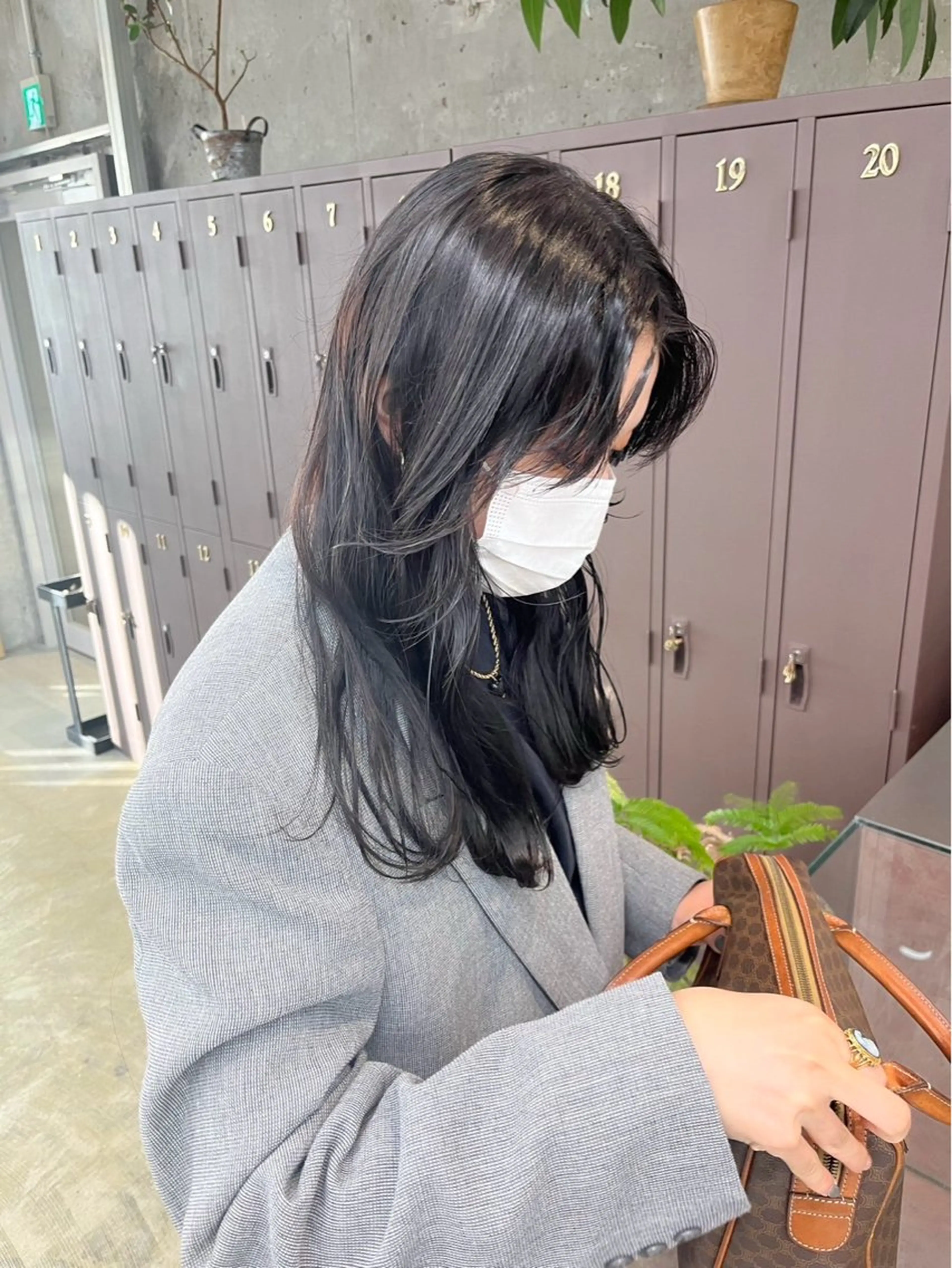 カラー 愛加パーマ・レイヤー ・ピンクカラーのヘアスタイル